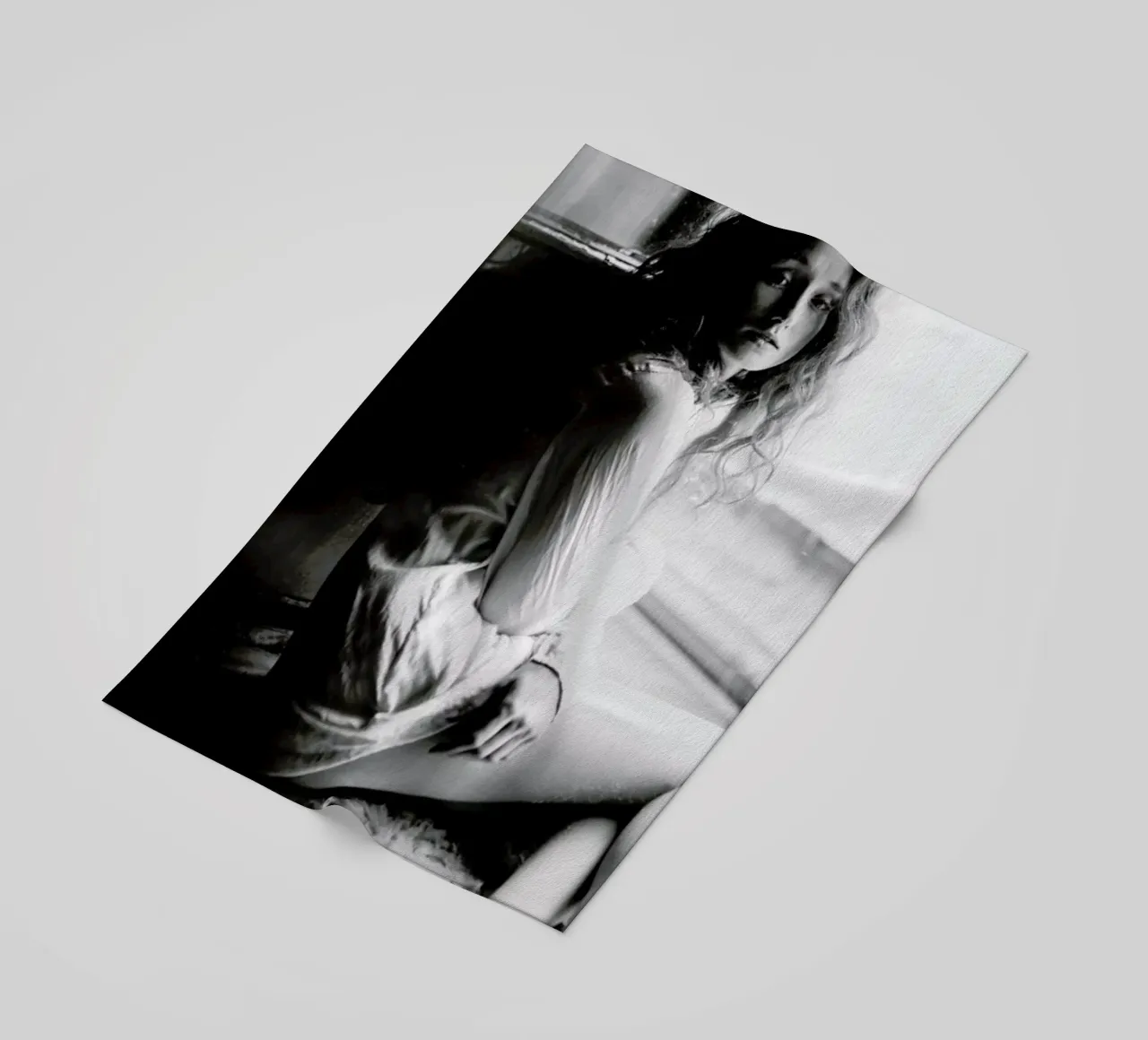 Watching from the Window telo mare da Runway Collective