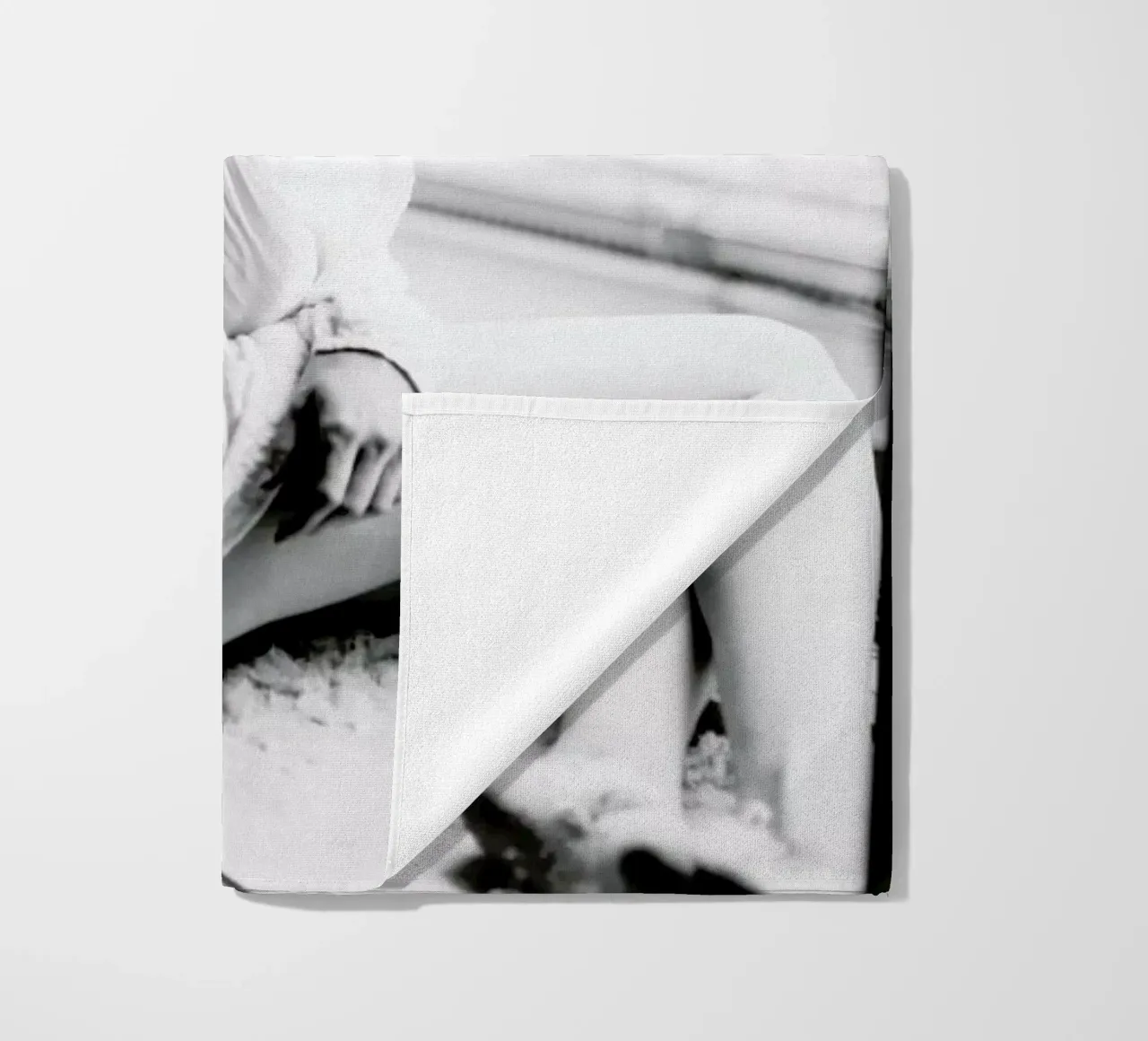 Watching from the Window telo mare da Runway Collective