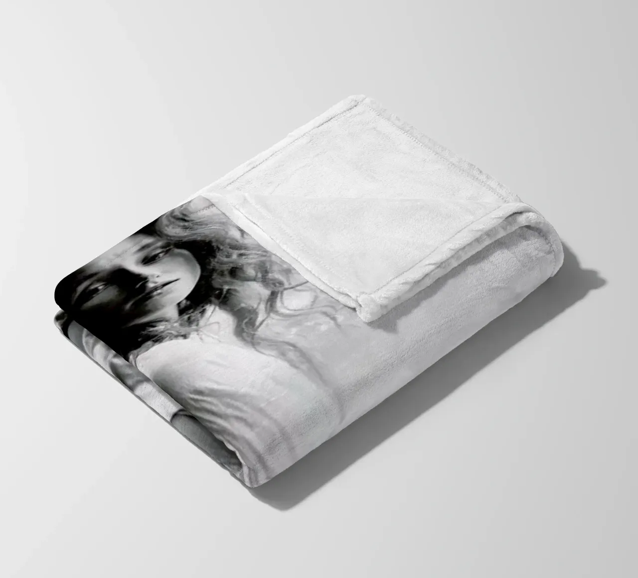 Watching from the Window coperta in pile da Runway Collective