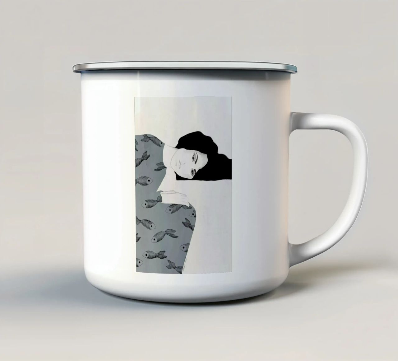 Fishy Mood II tazza in smalto da Ramona Russu