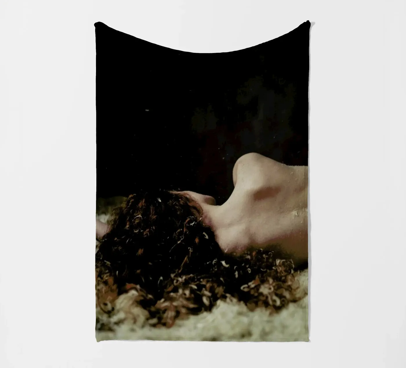 Curls Fleecedecke von Runway Collective