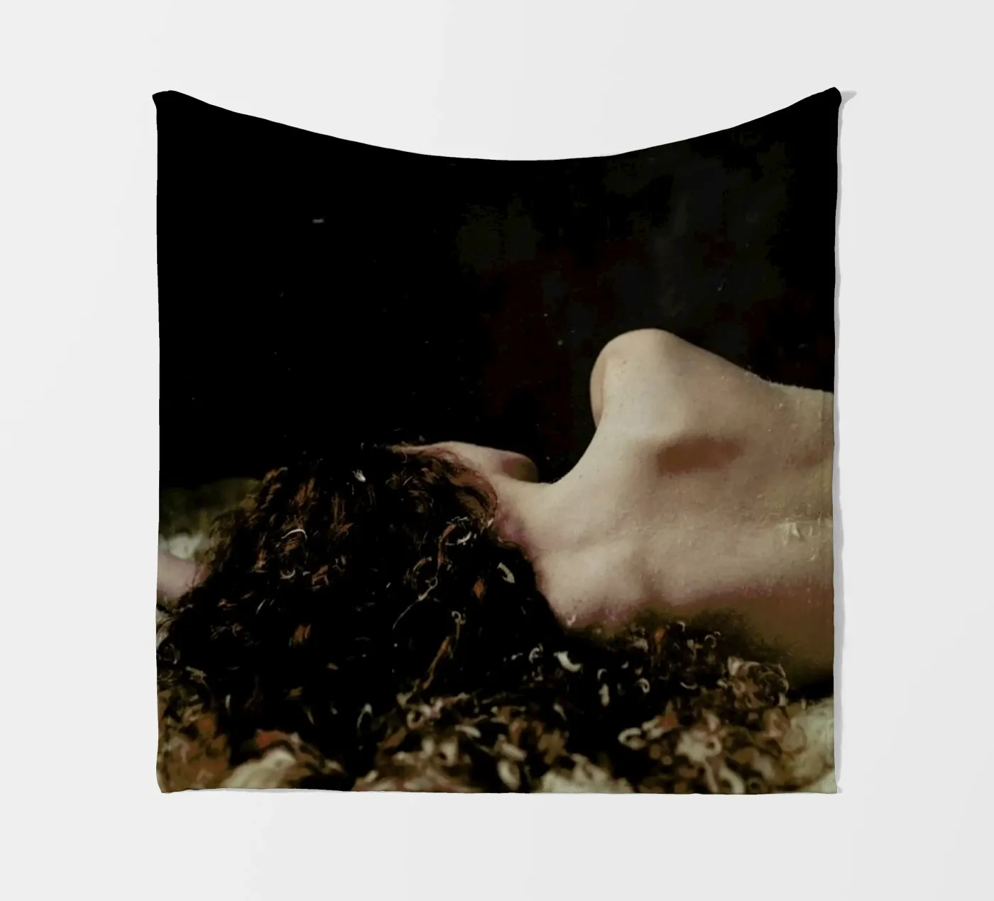 Curls Fleecedecke von Runway Collective