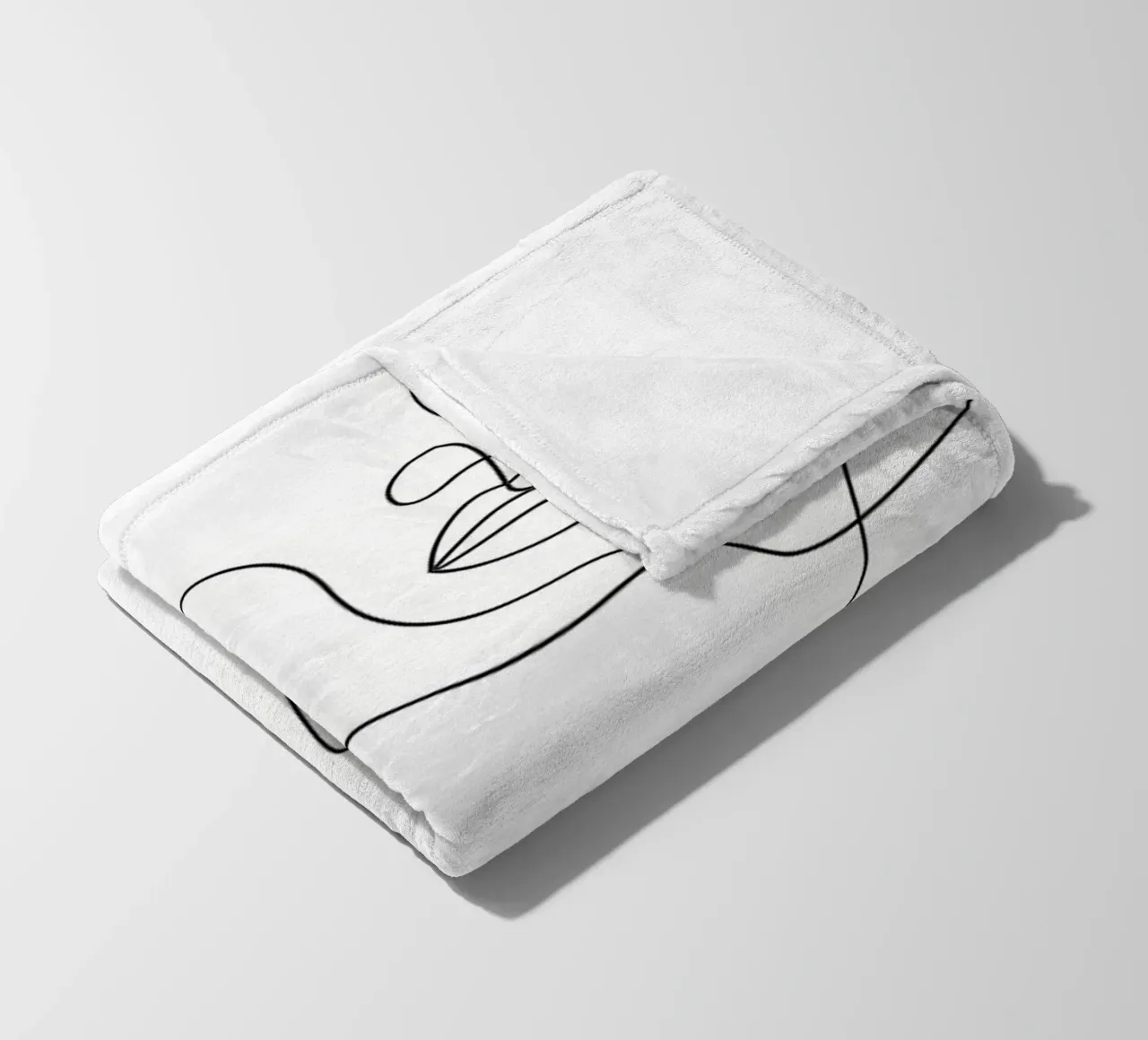 Donna con tazza di caffè in mano coperta in pile da Aiden Garcia