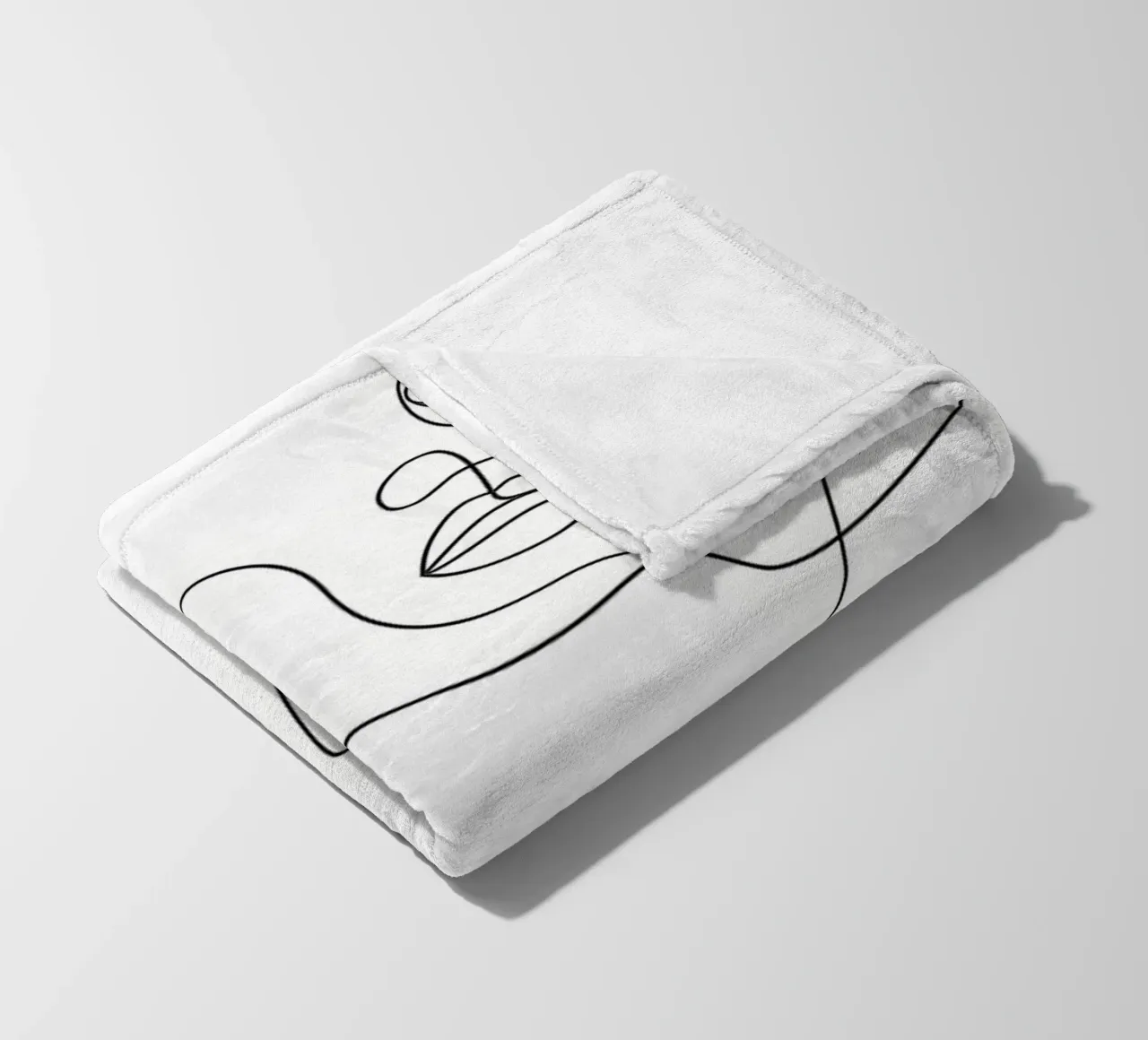 Donna con tazza di caffè in mano coperta in pile da Aiden Garcia