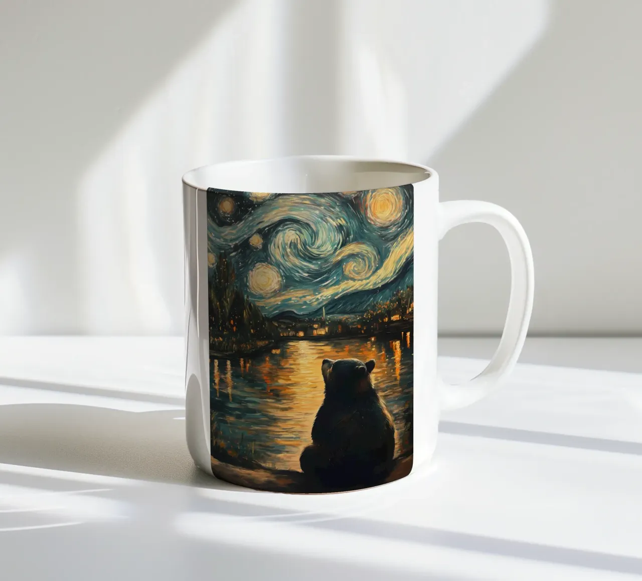 Orso sotto la notte stellata tazza in ceramica da Adrian Patel