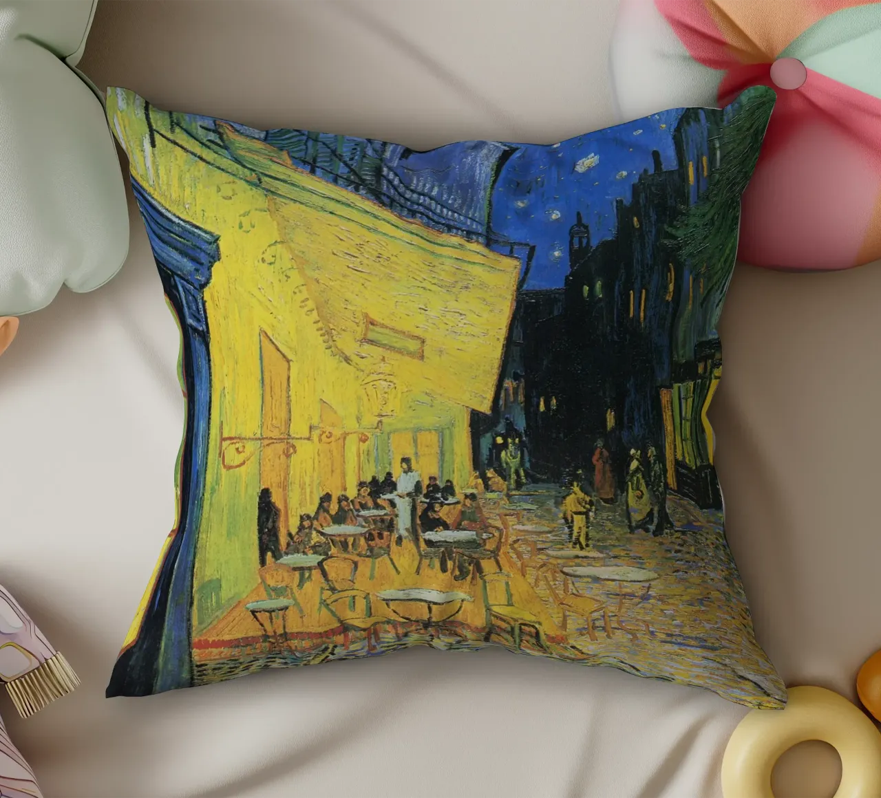 Terrazza del caffè di notte di Vincent van Gogh (1888) cuscino da Van Gogh Prints