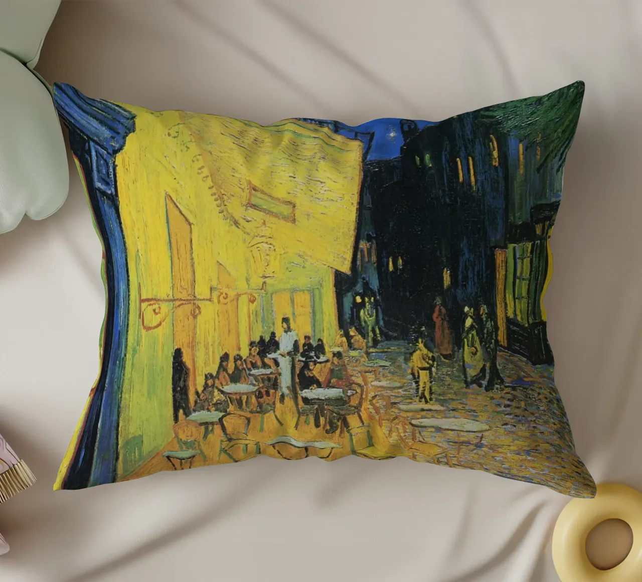 Terrazza del caffè di notte di Vincent van Gogh (1888) cuscino da Van Gogh Prints