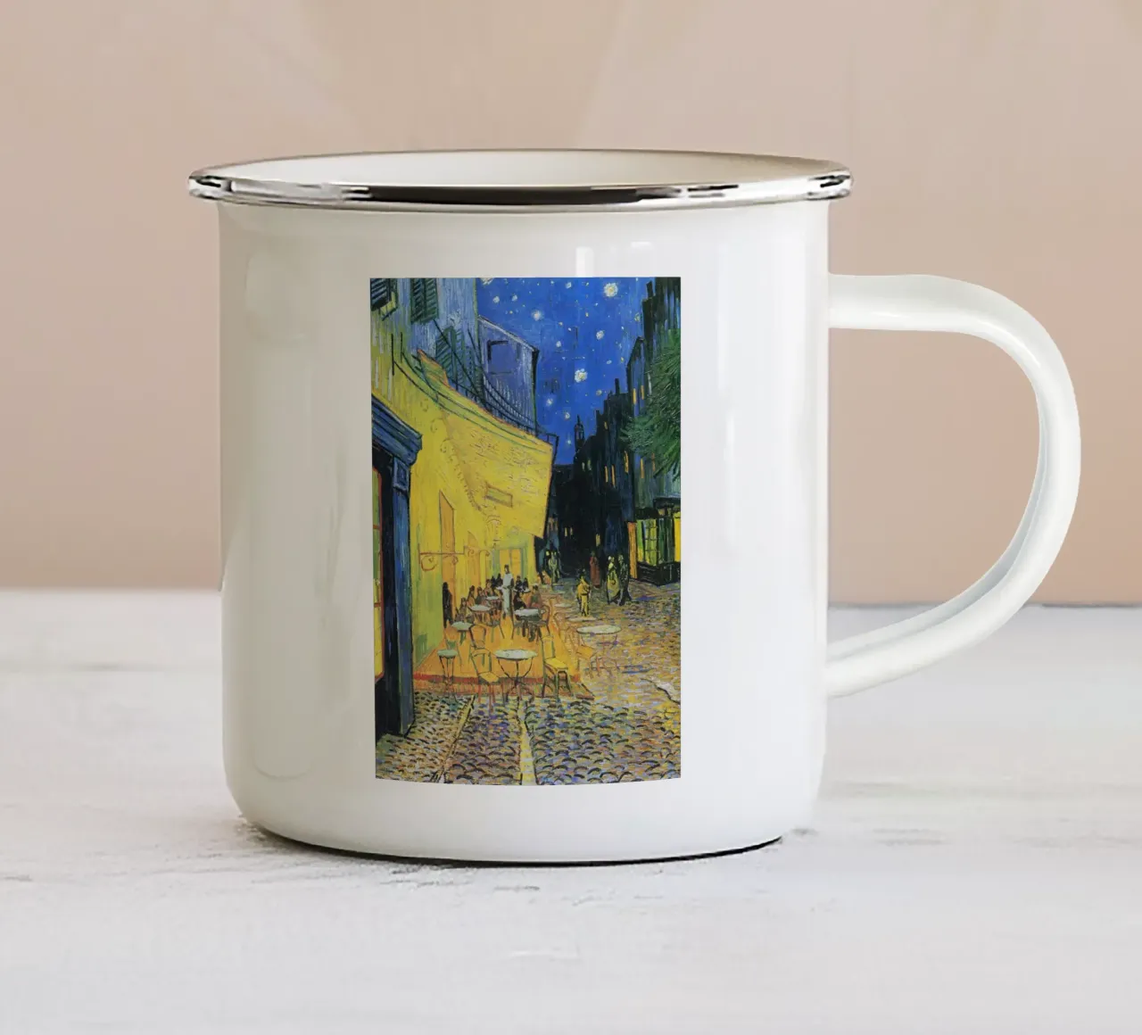 Terrazza del caffè di notte di Vincent van Gogh (1888) tazza in smalto da Venus Art