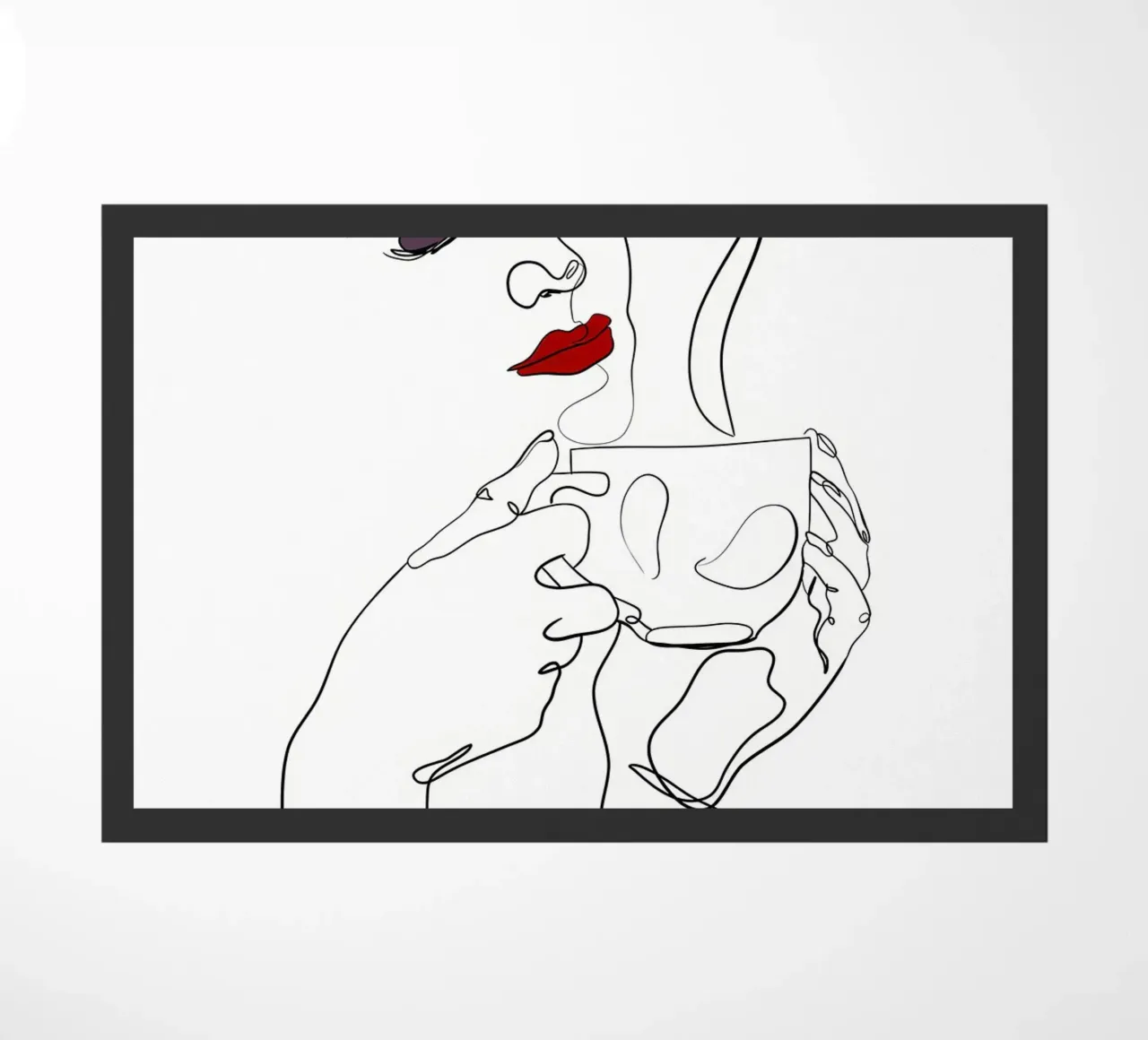 Donna con tazza di caffè in mano zerbino da Aiden Garcia