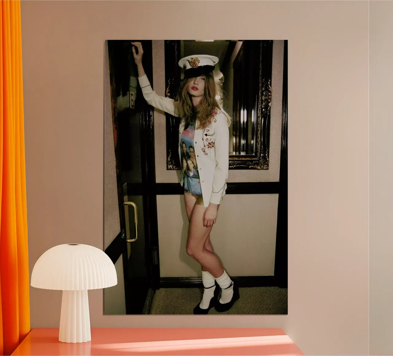 Gramercy isn't a hotel poster con telaio in plastica da Aysha Banos