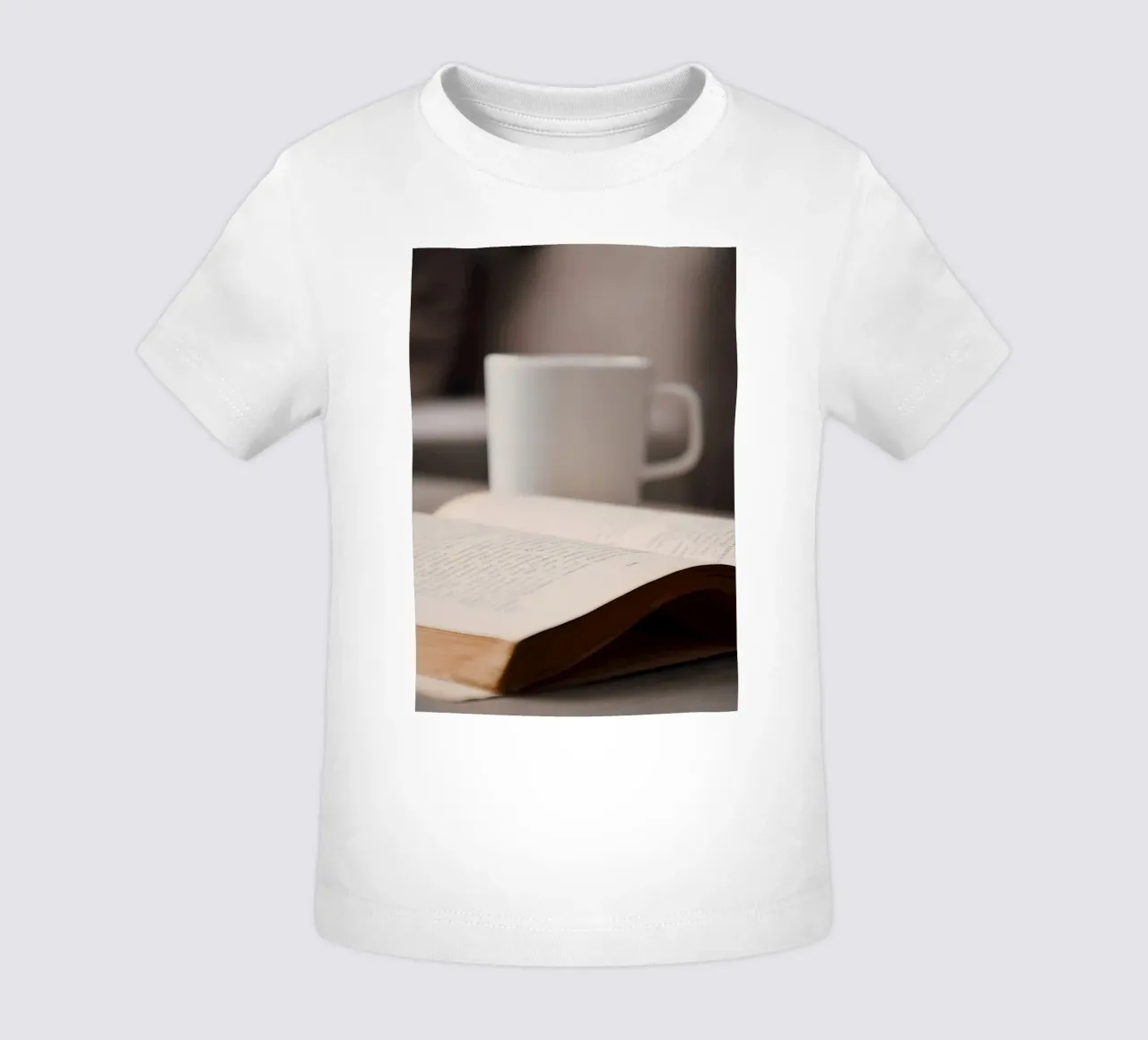 Caffè con libro maglietta neonato da Aiden Garcia