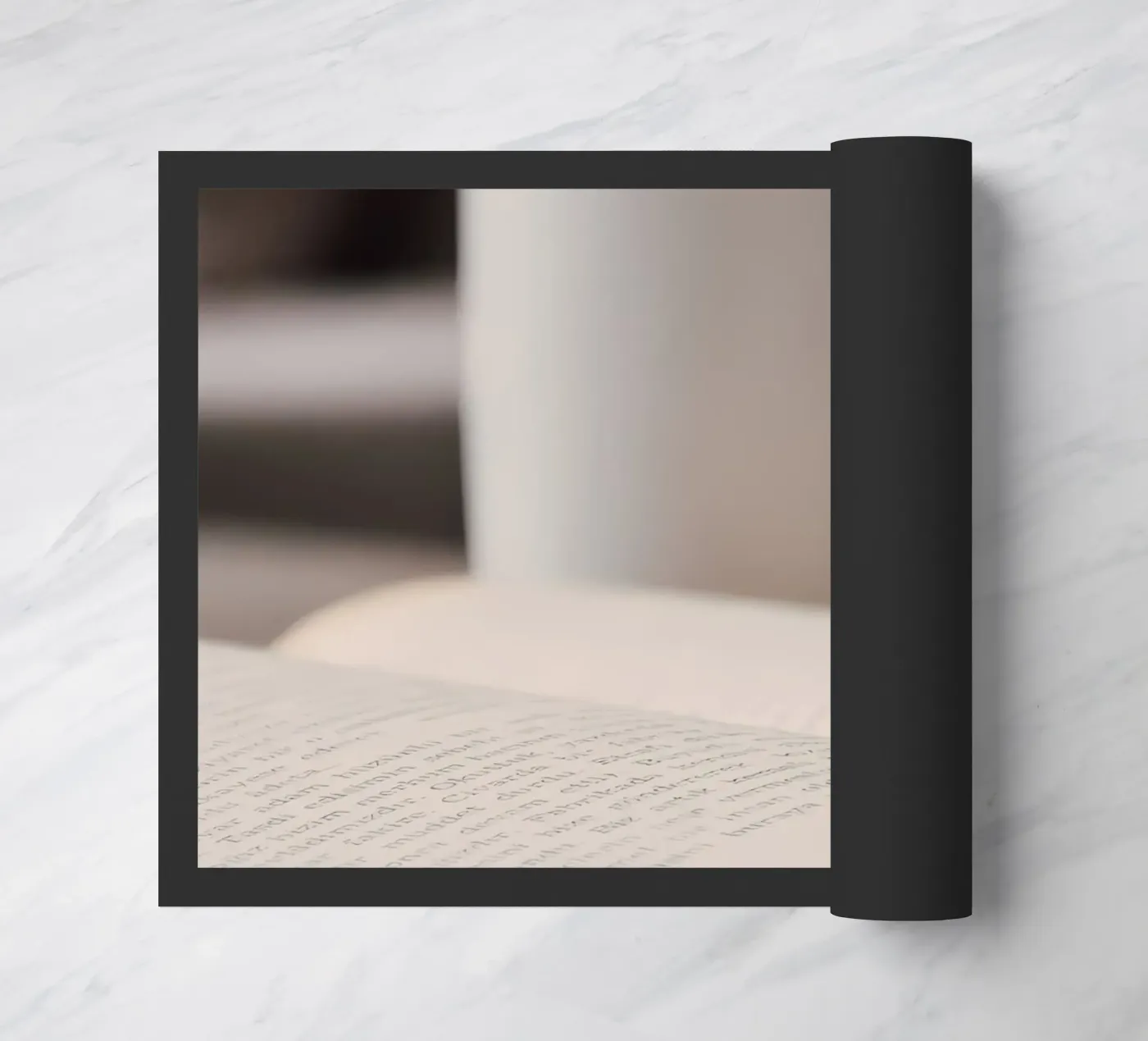 Kaffee mit Buch Fußmatte von Aiden Garcia