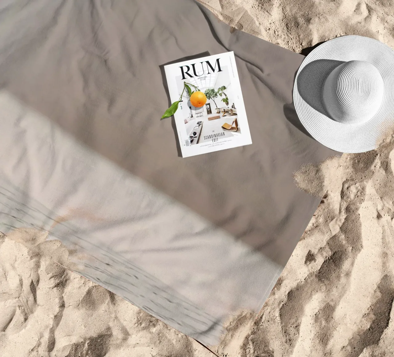 Caffè con libro telo mare da Aiden Garcia