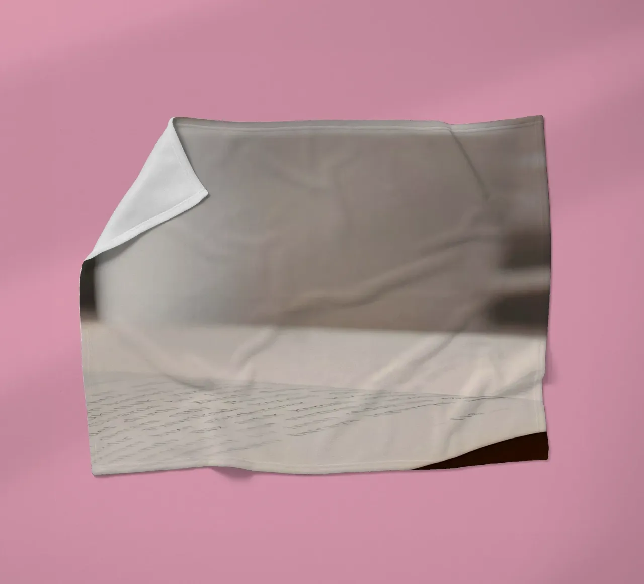 Caffè con libro coperta in pile da Aiden Garcia