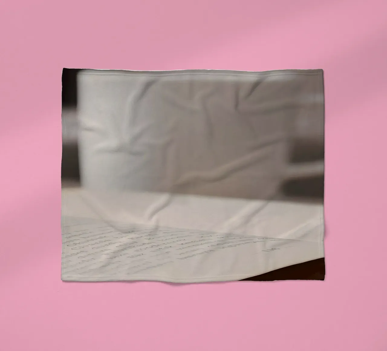 Caffè con libro coperta in pile da Aiden Garcia