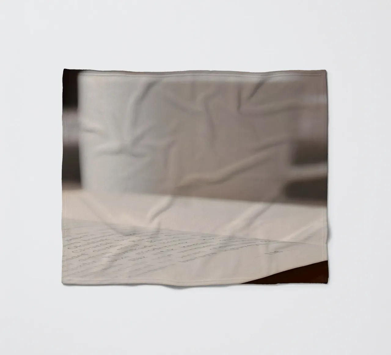 Caffè con libro coperta in pile da Aiden Garcia