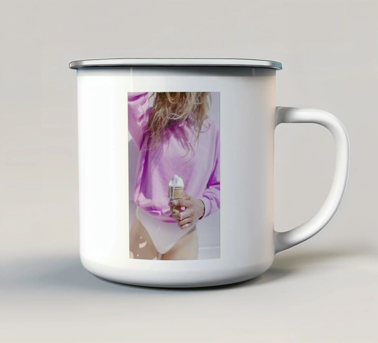 California Soft Ice tazza in smalto da Chris Abatzis