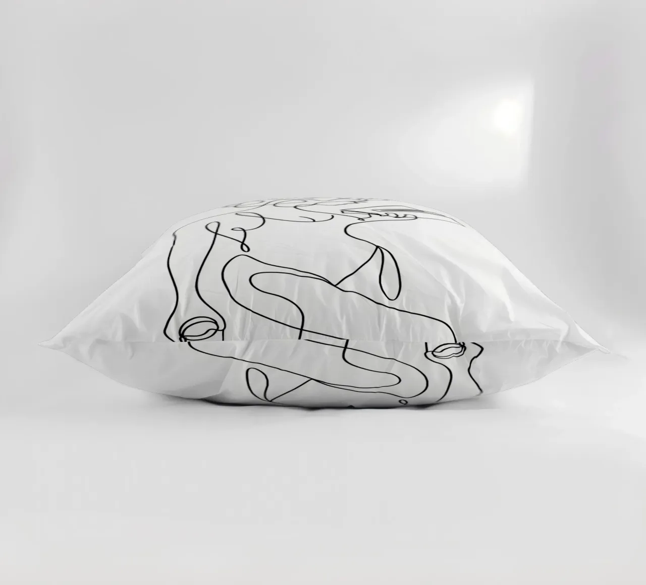 busto minimalista femminile cuscino da Aiden Garcia