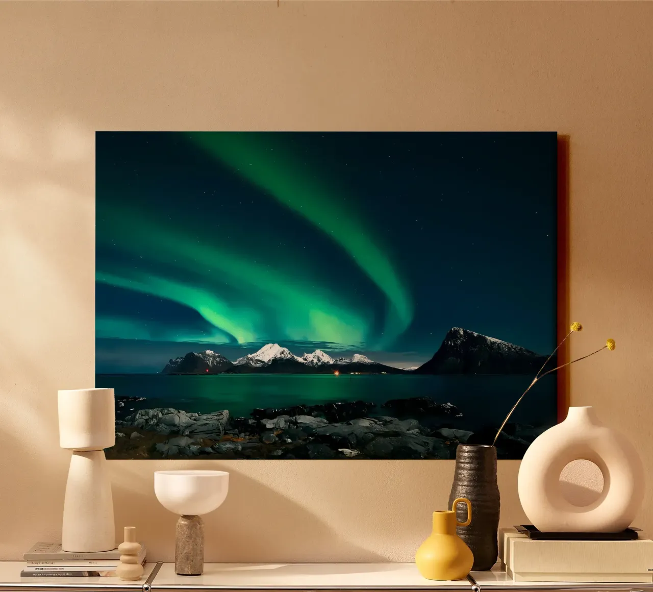 L'aurora boreale sulle montagne tela con Cornice a cassetta da Matthew Katz
