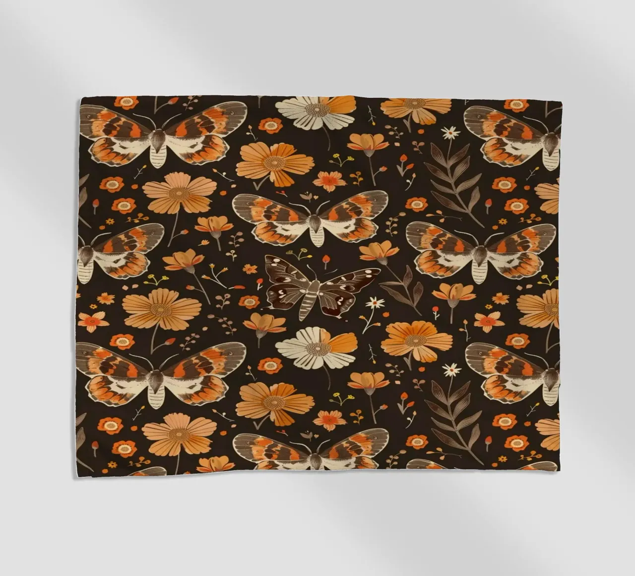 Vintage Retro Butterflies and Moths telo mare da Sunflower Soul Studio