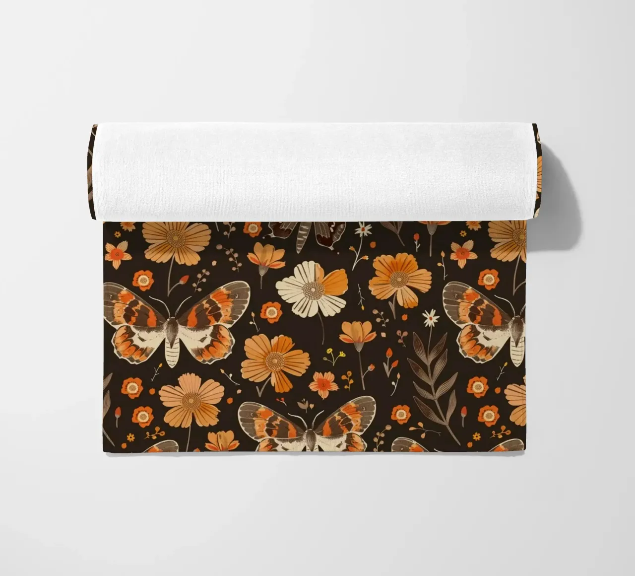 Vintage Retro Butterflies and Moths telo mare da Sunflower Soul Studio