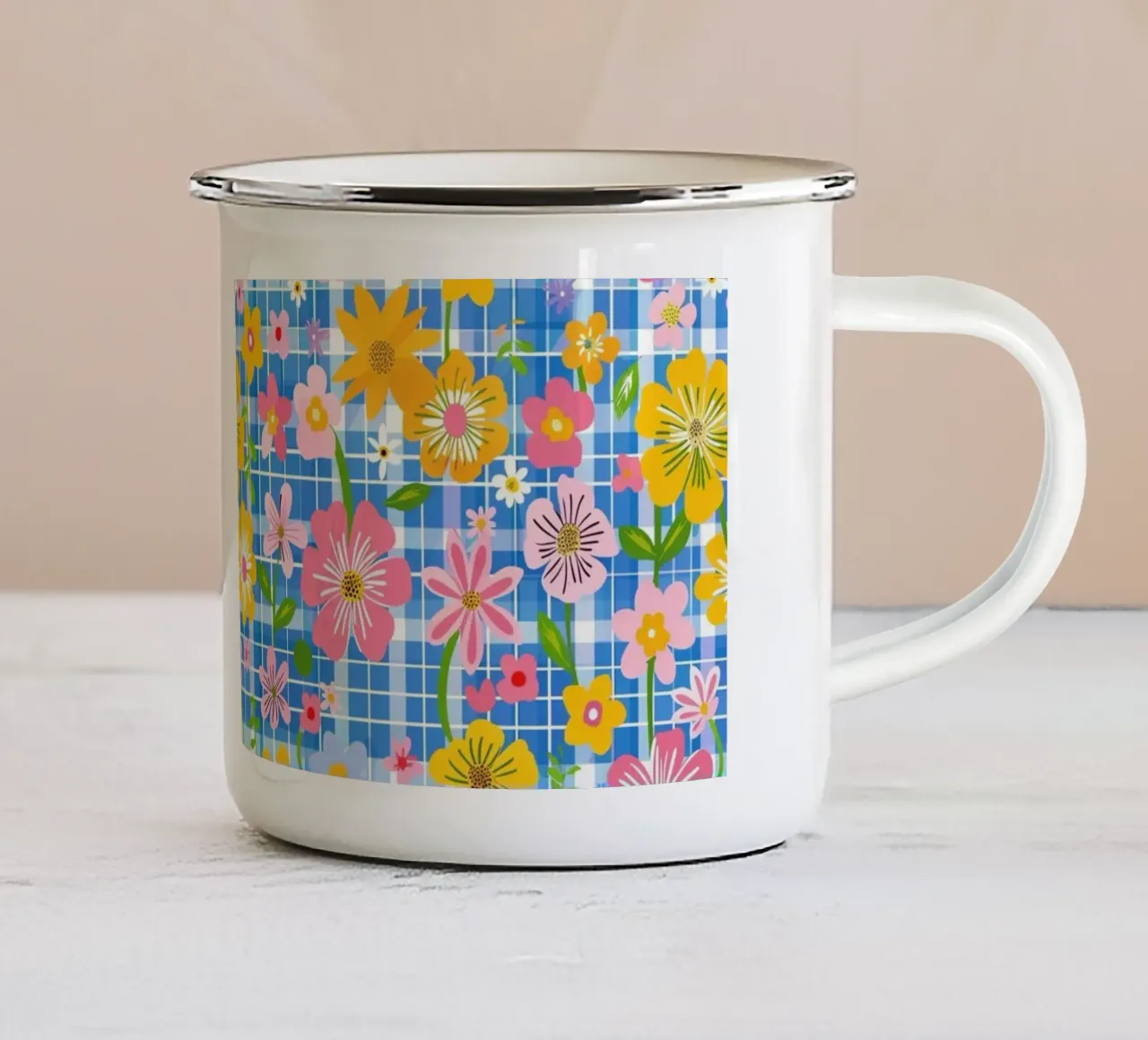 Happy Retro Florals tazza in smalto da Sunflower Soul Studio