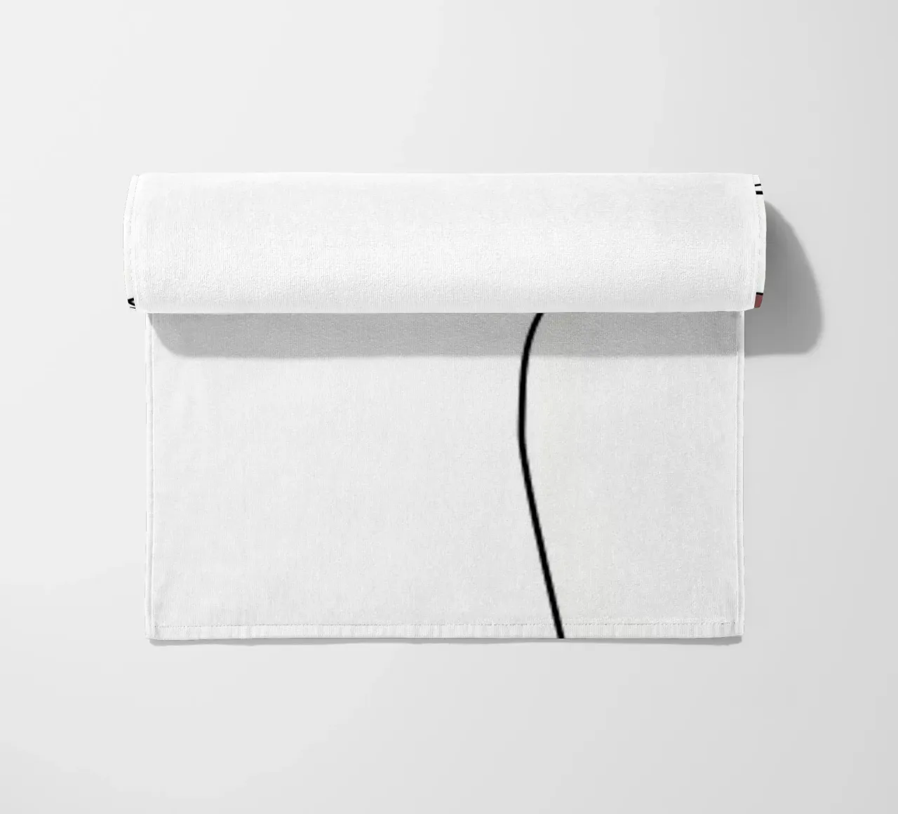 Donna con tazza di caffè in mano telo mare da Aiden Garcia