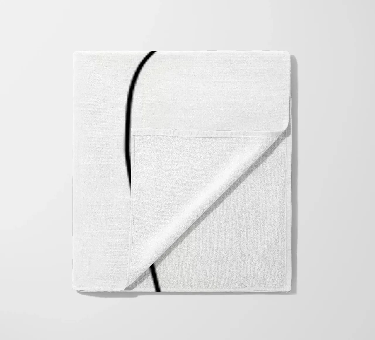 Donna con tazza di caffè in mano telo mare da Aiden Garcia