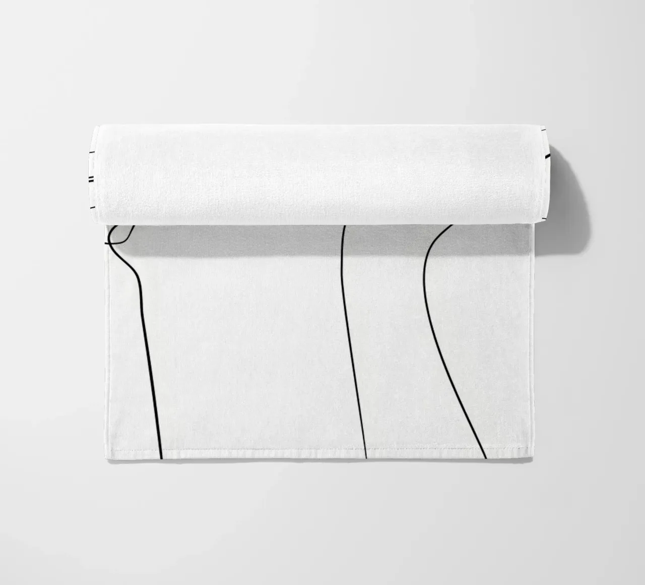 Donna con tazza di caffè in mano telo mare da Aiden Garcia