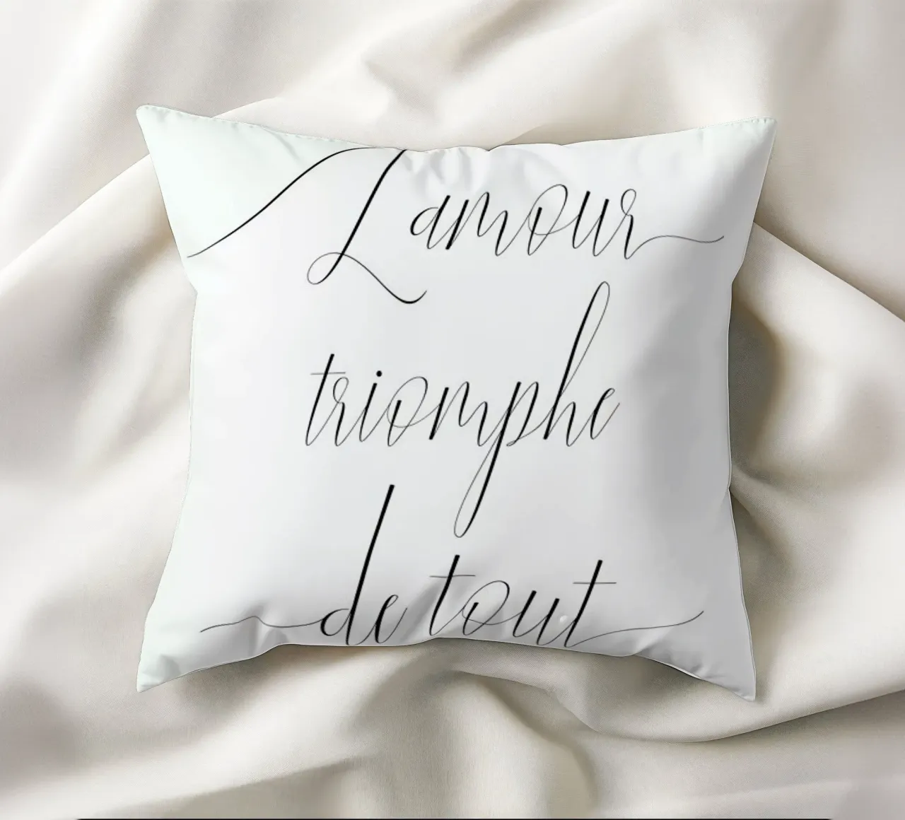 L'amour triomphe kussen van typed