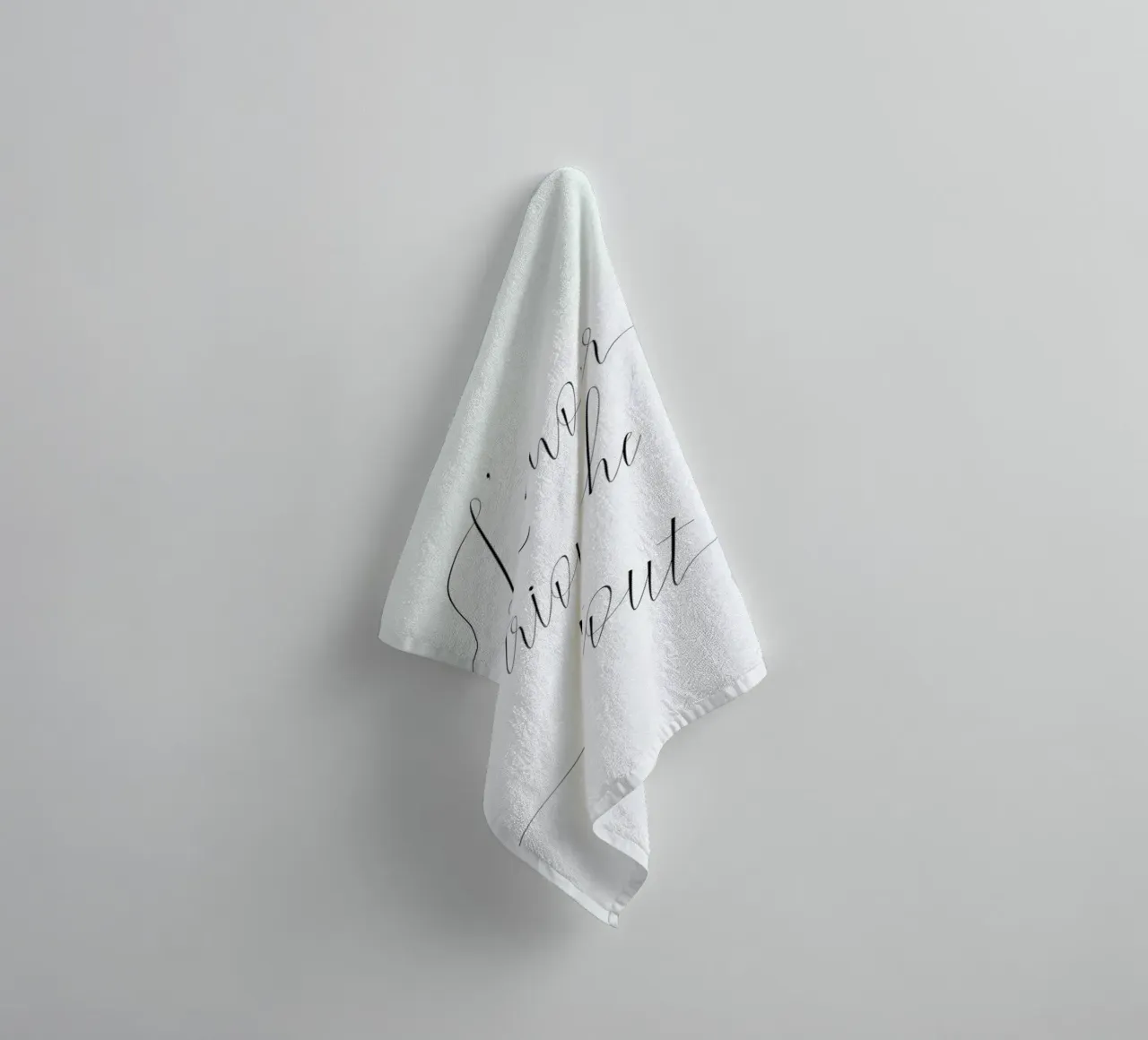 L'amour triomphe towel by typed