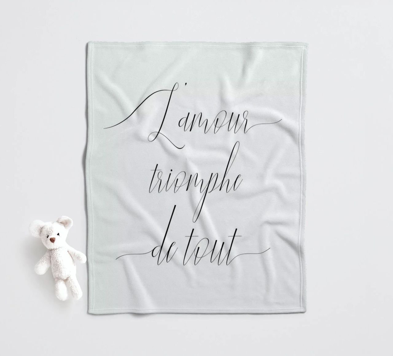 L'amour triomphe coperta in pile da typed
