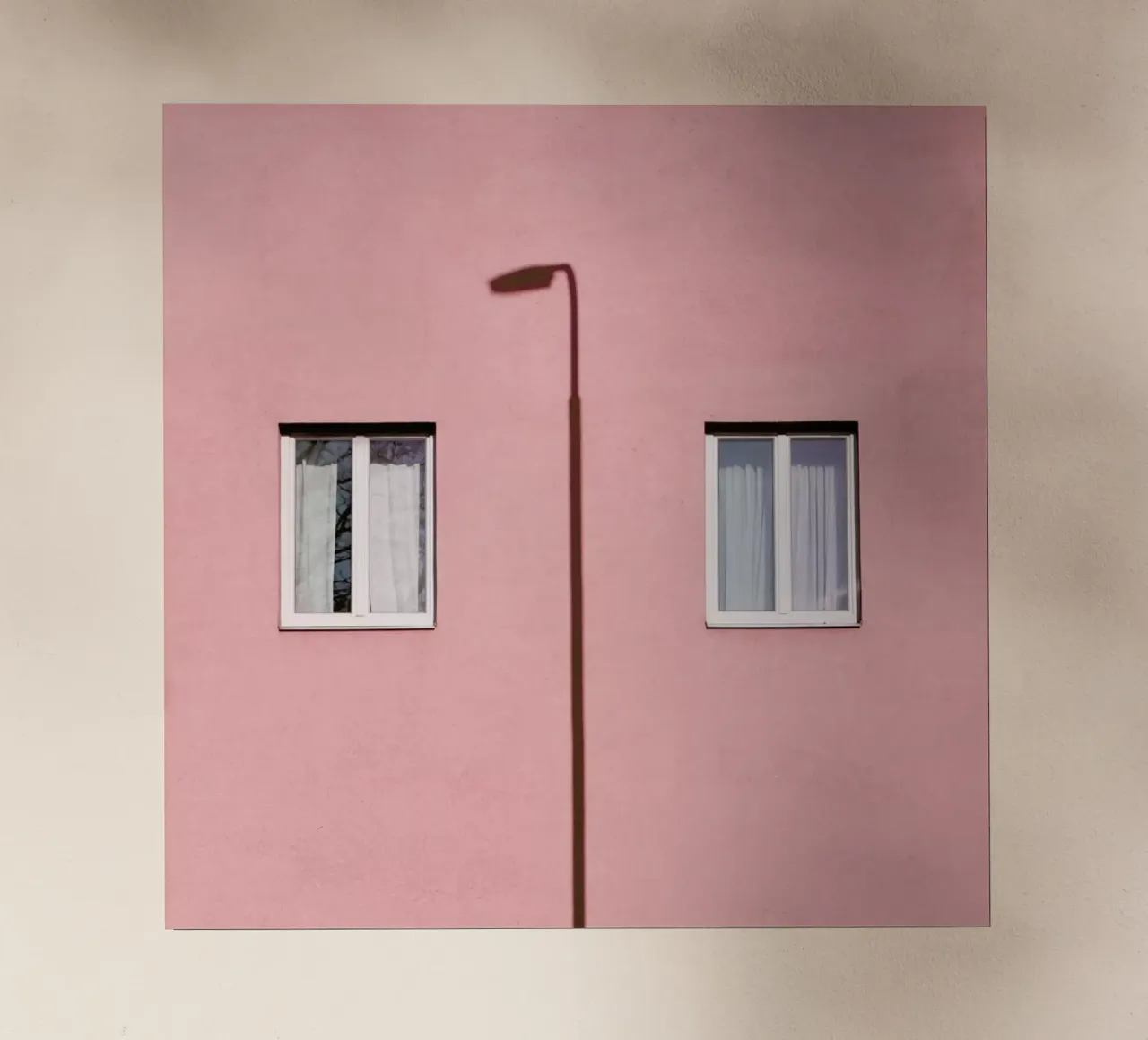 Inbetween pellicola backlit da Rupert Höller