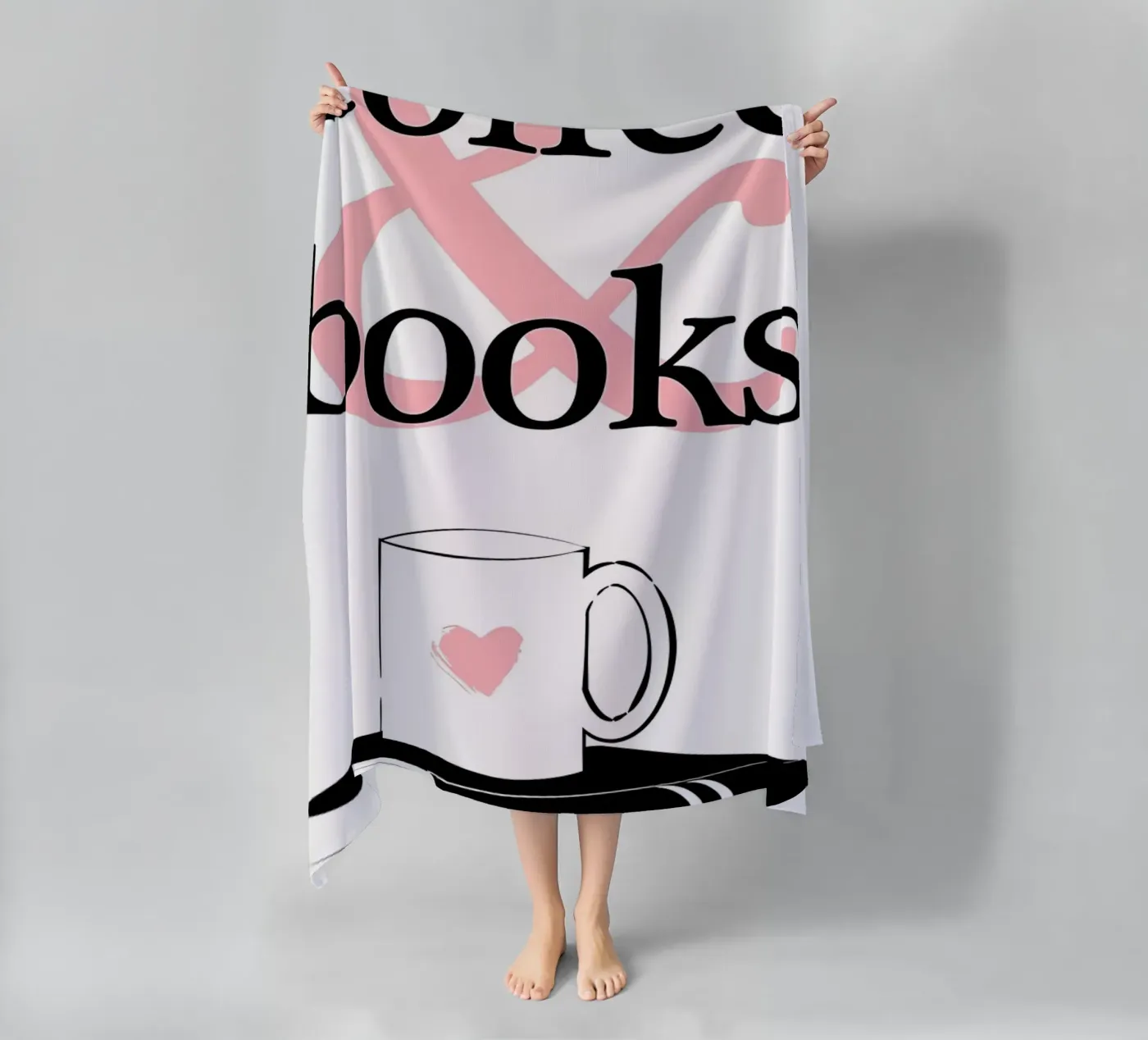 Coffee and books Strandtuch von Aiden Garcia