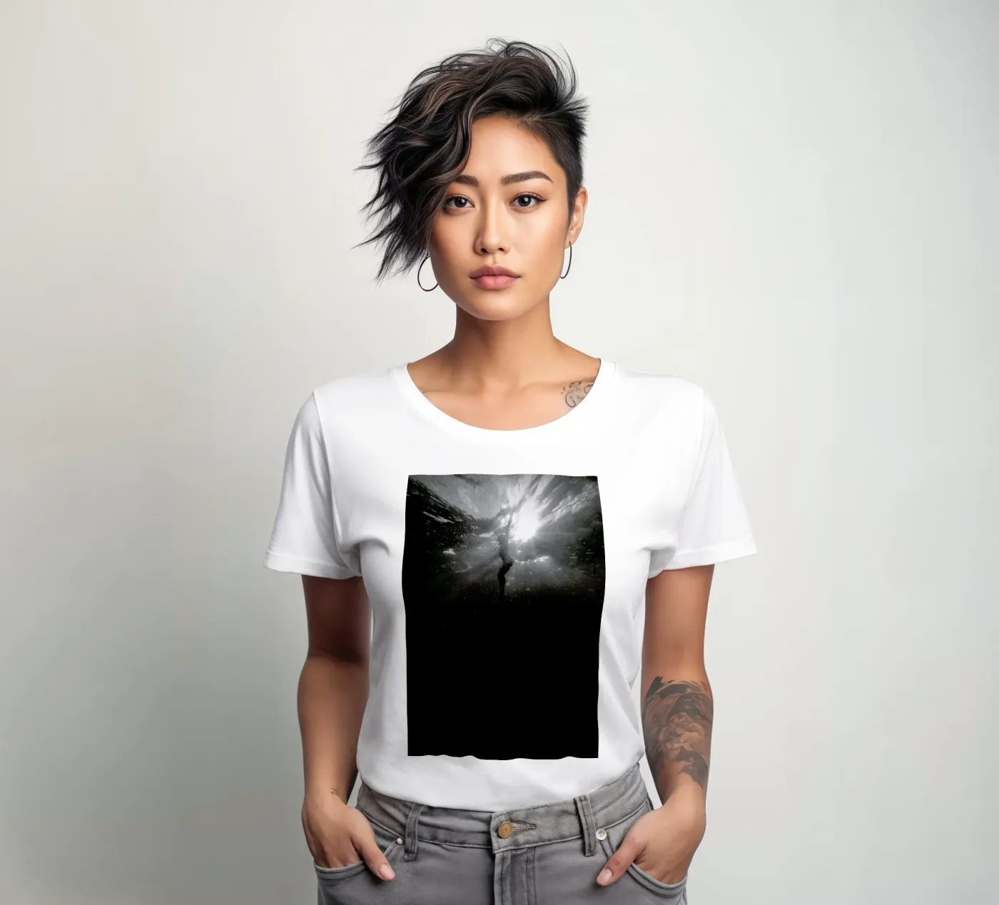 Diving Deep t-shirt da donna da Chris Abatzis