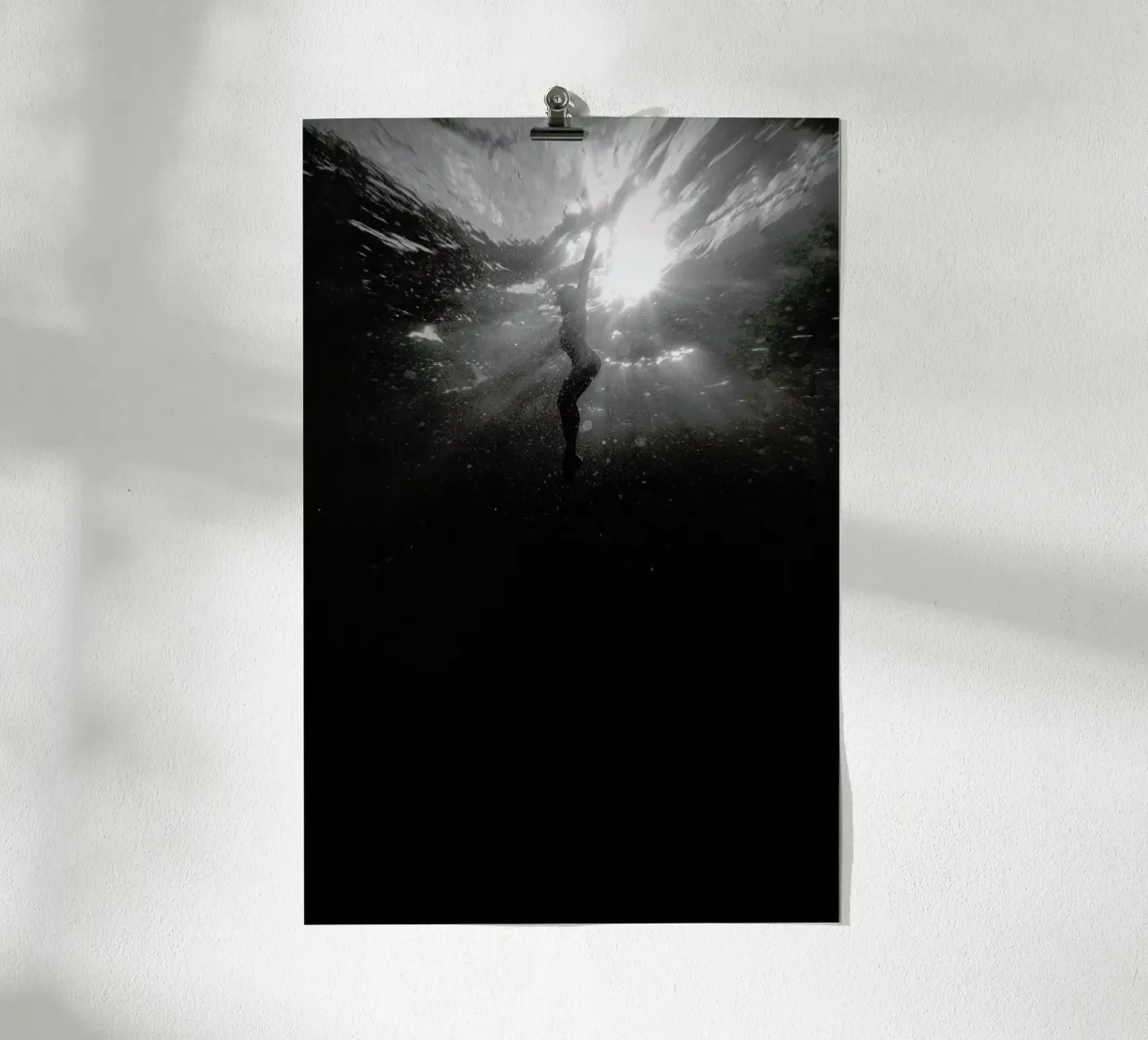 Diving Deep poster van Chris Abatzis