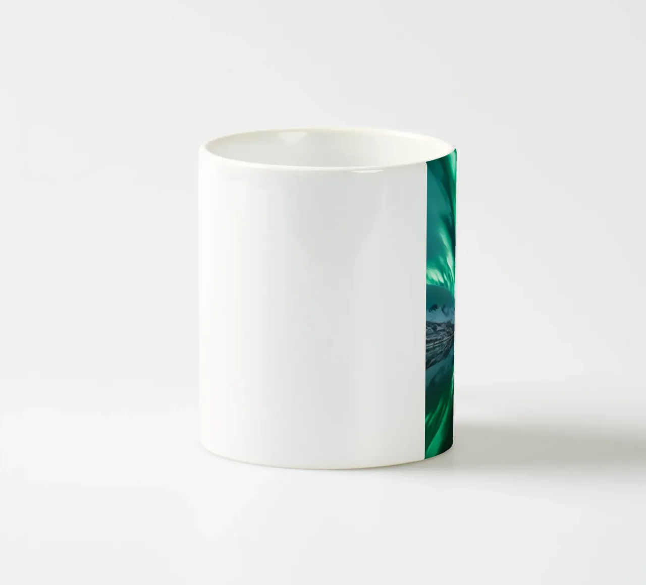 Paesaggio riflesso dell'Aurora Boreale tazza in ceramica da Matthew Katz