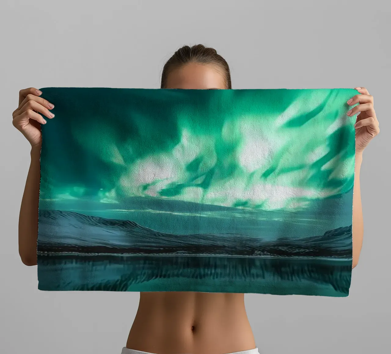 Paesaggio riflesso dell'Aurora Boreale asciugamano da bagno da Matthew Katz