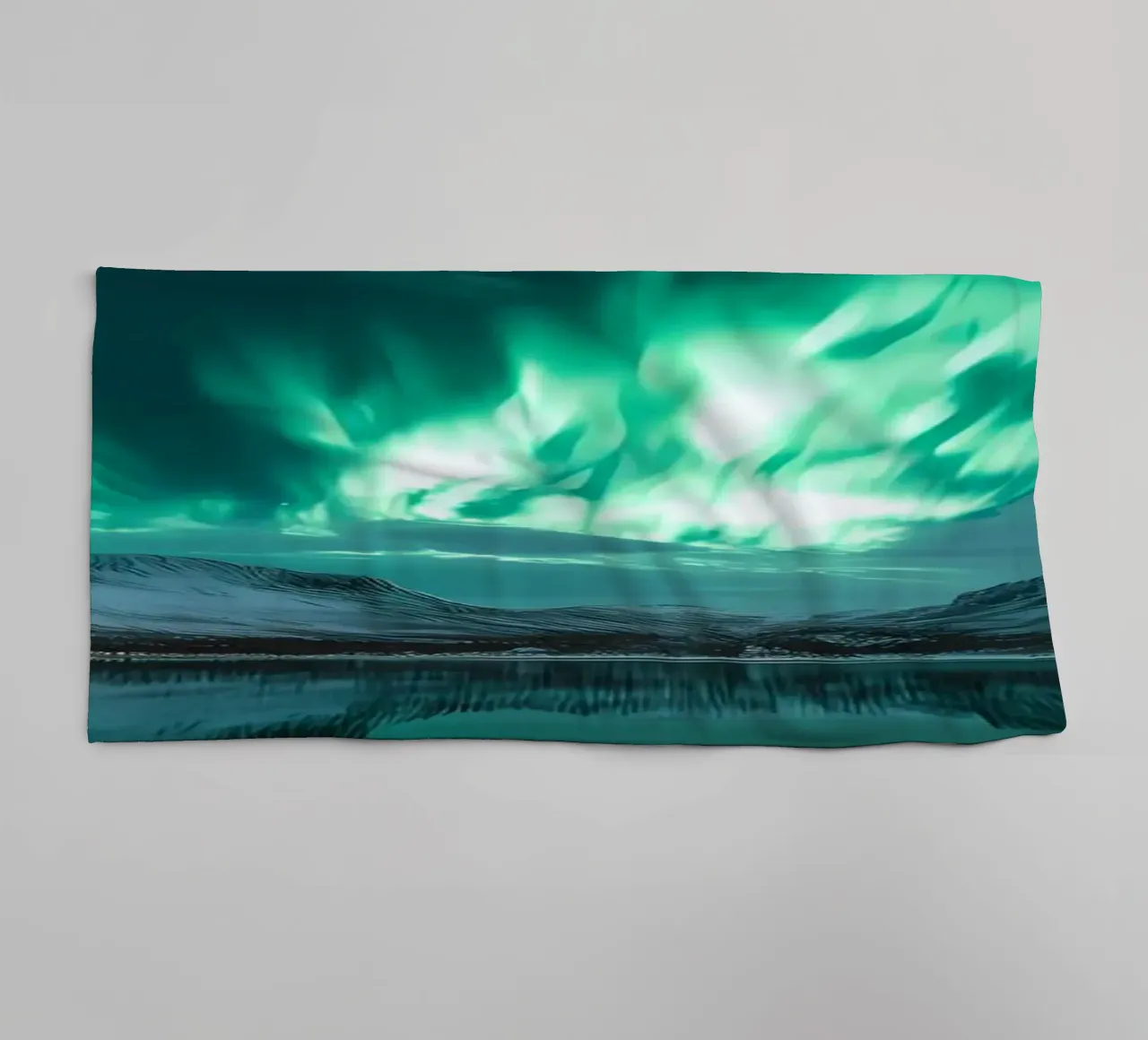 Paesaggio riflesso dell'Aurora Boreale asciugamano da bagno da Matthew Katz