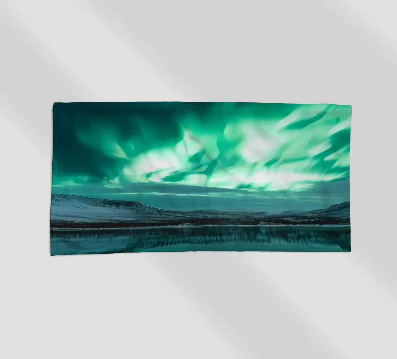 Paesaggio riflesso dell'Aurora Boreale telo mare da Matthew Katz