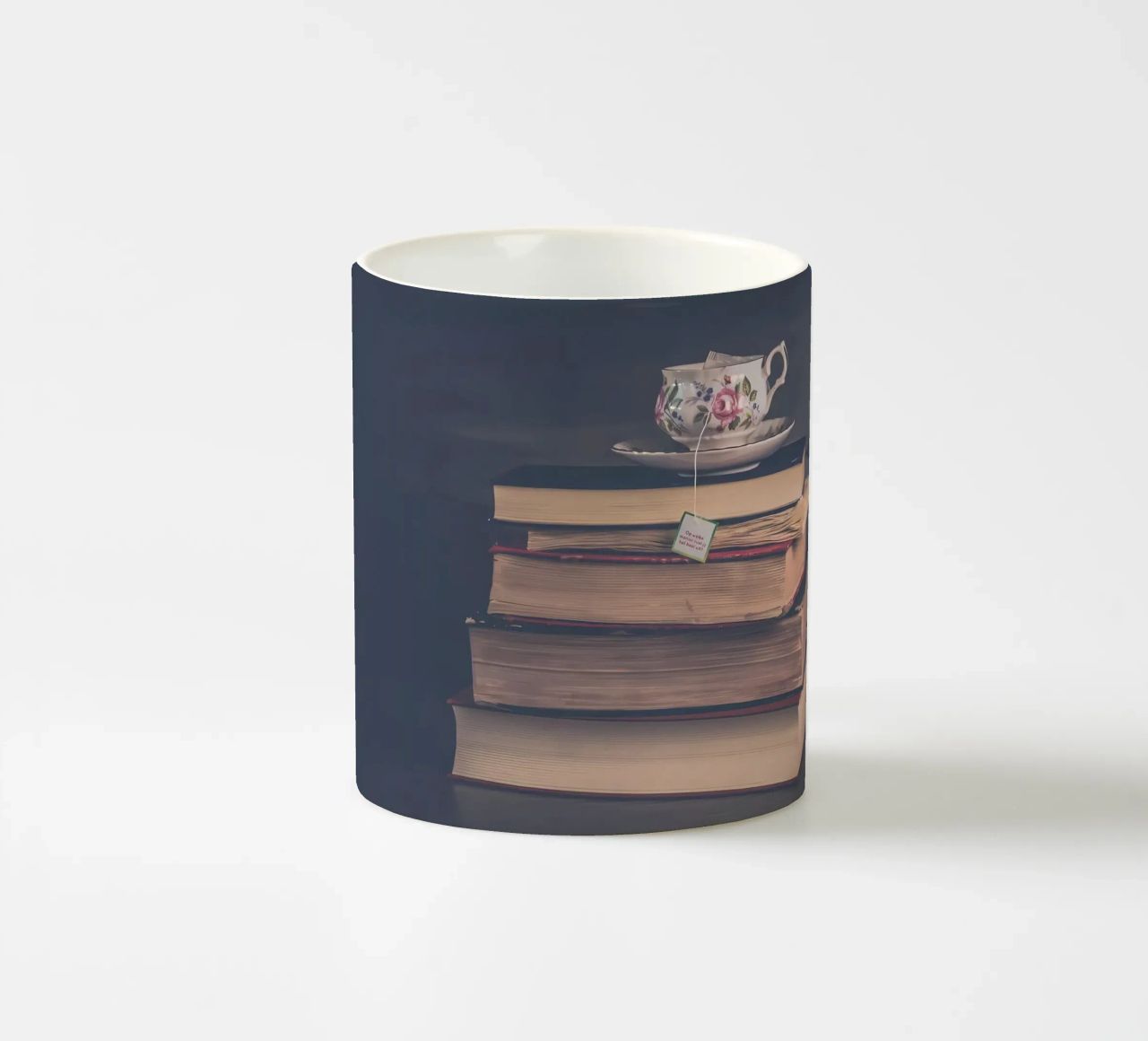 Littérature mug en céramique de Aiden Garcia