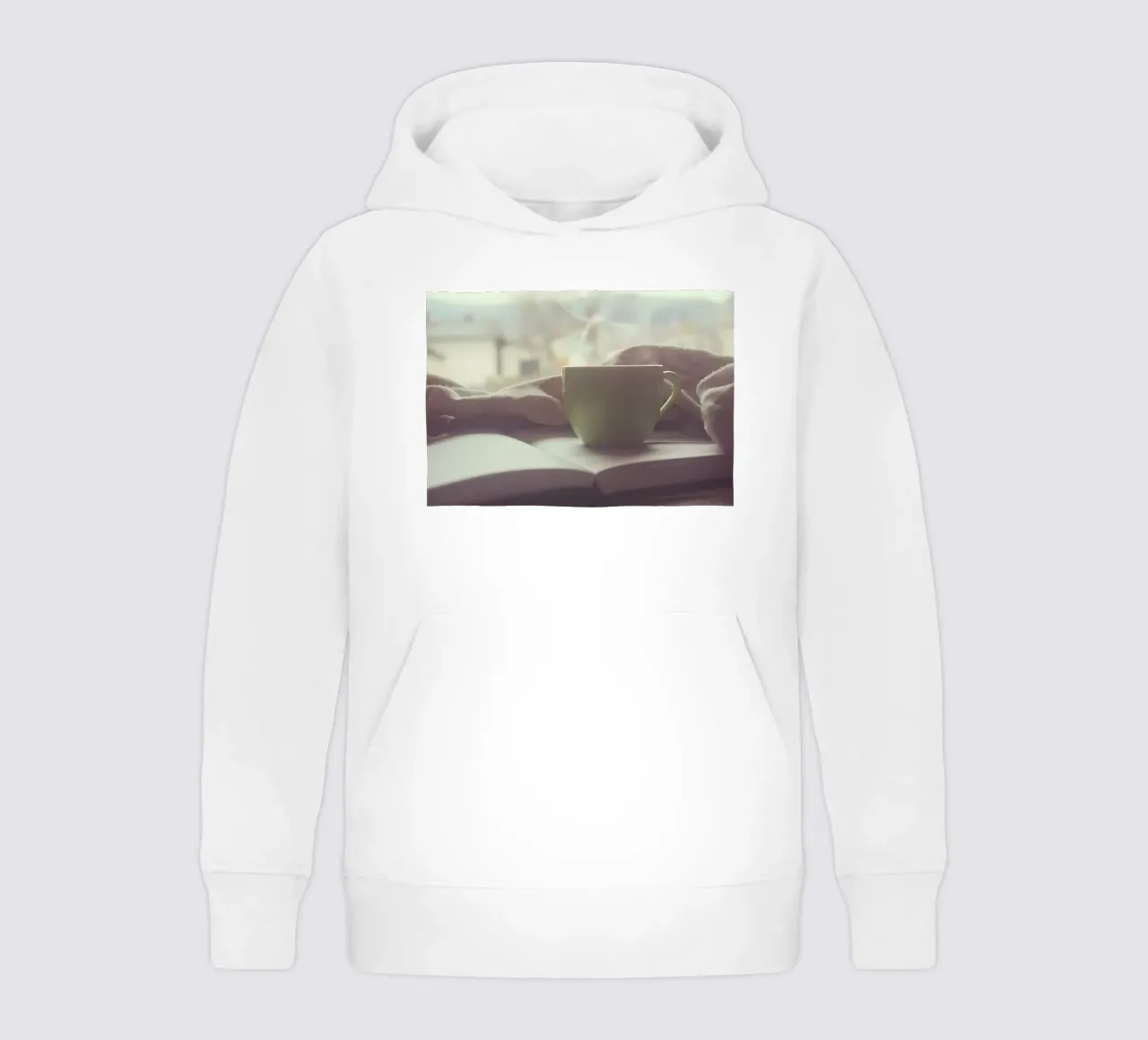 Kaffee beim lesen Kinder Hoodie von Aiden Garcia