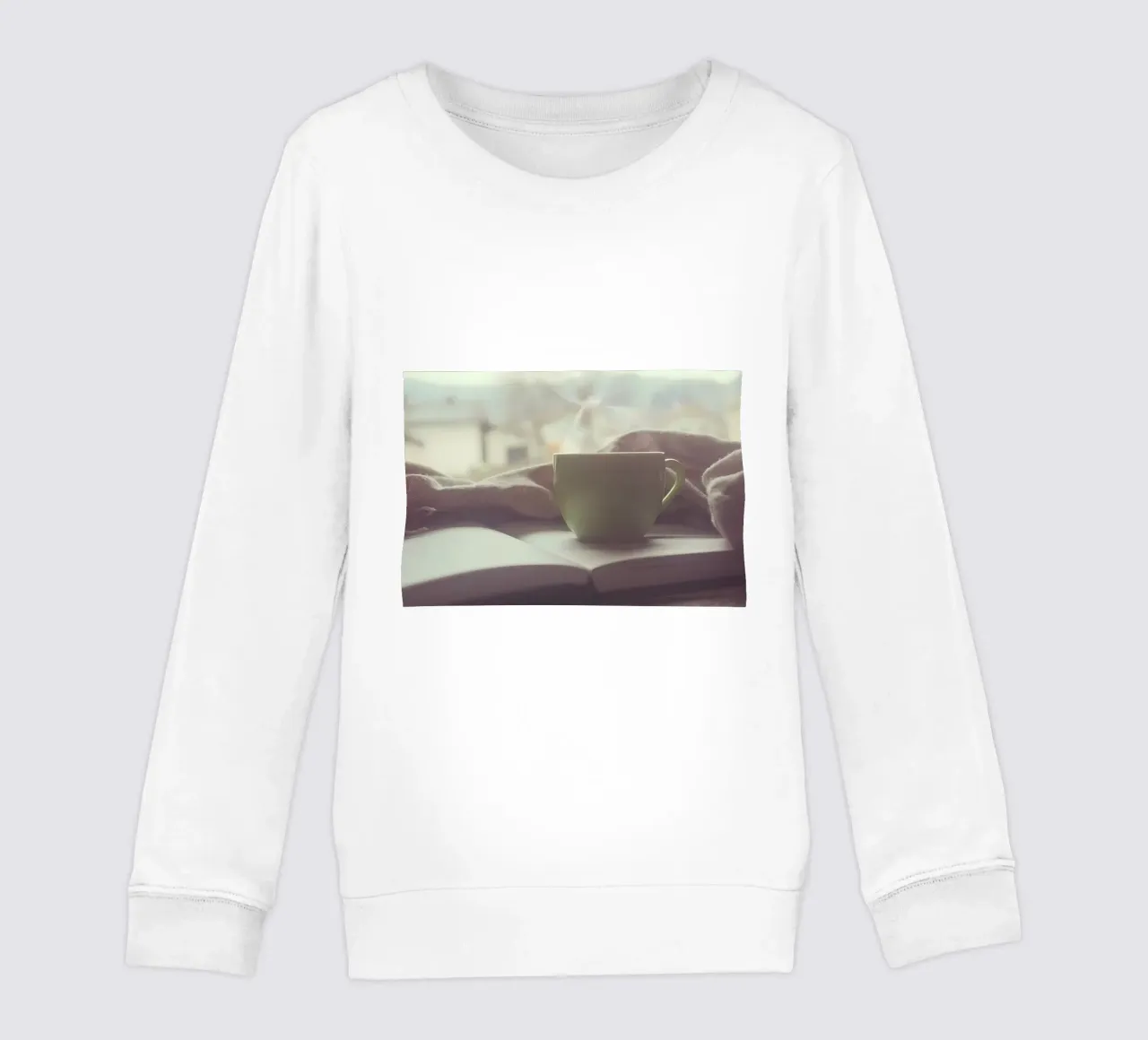 Kaffee beim lesen Kinder Sweatshirt von Aiden Garcia