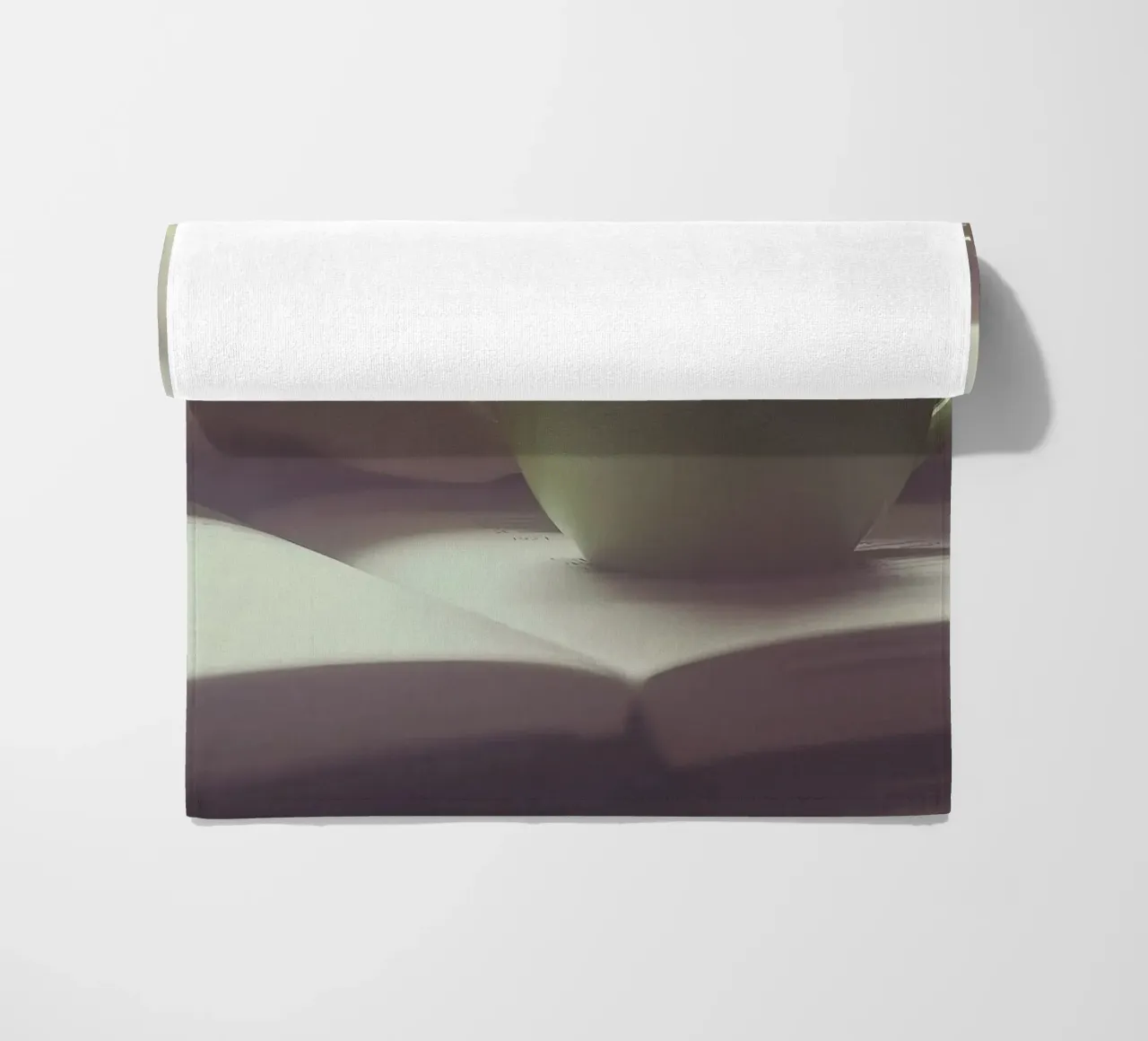 Caffè durante la lettura telo mare da Aiden Garcia