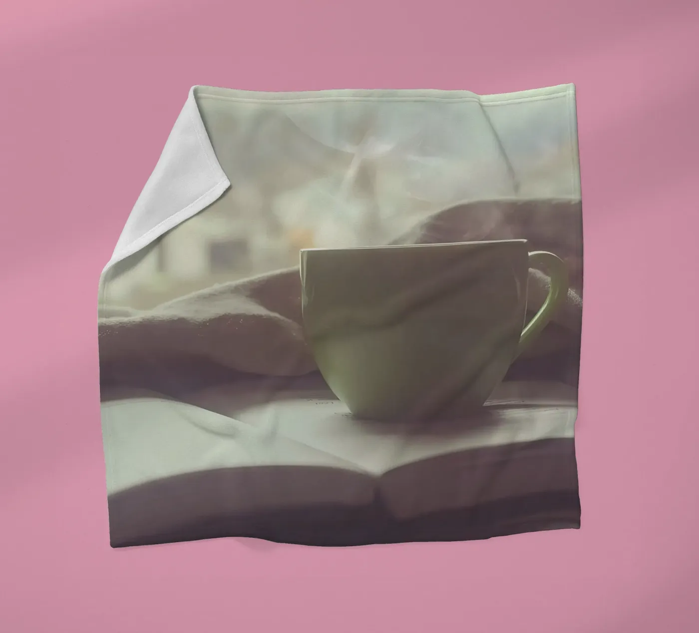 Coffee while reading Fleecedecke von Aiden Garcia