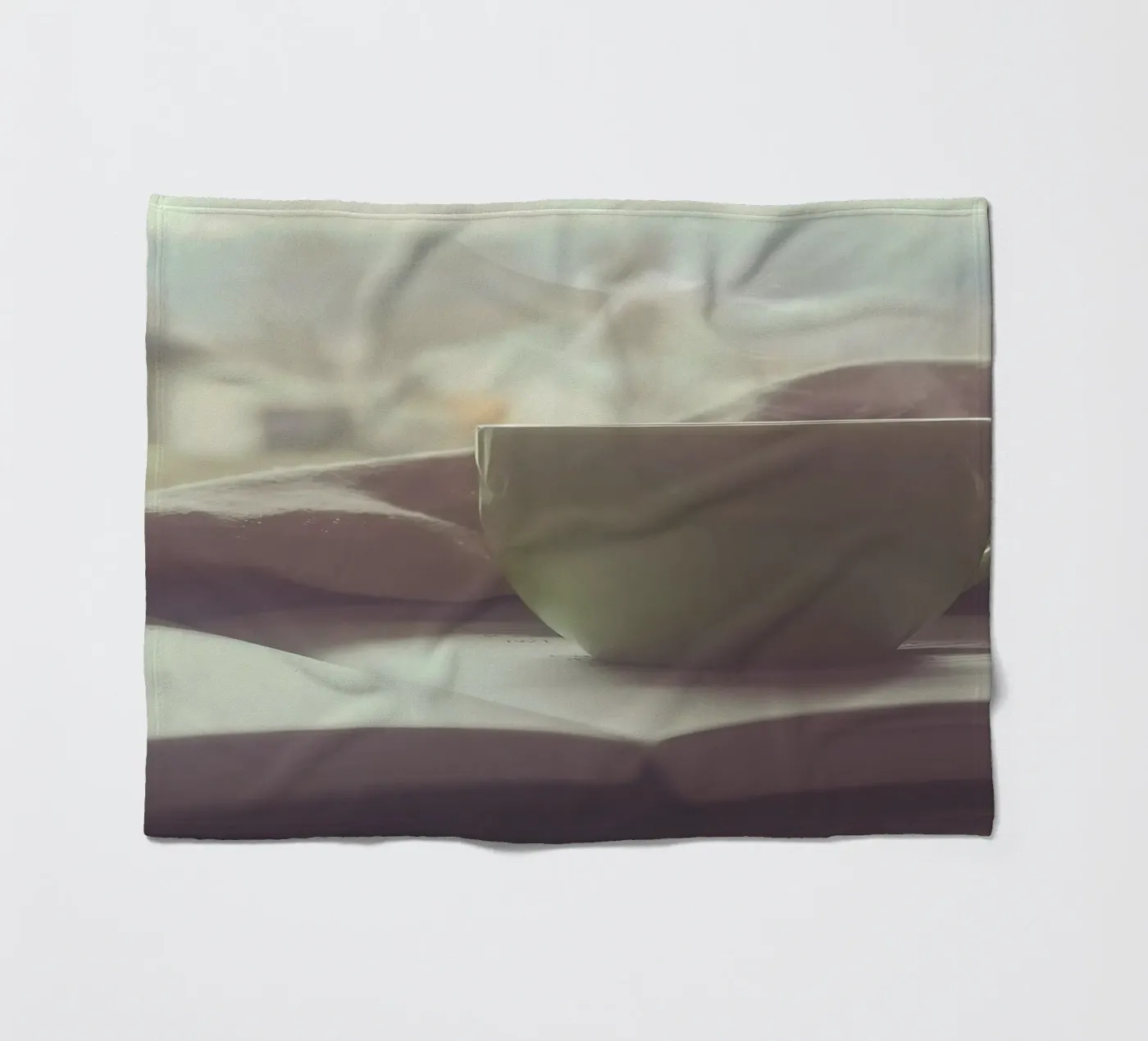 Coffee while reading Fleecedecke von Aiden Garcia