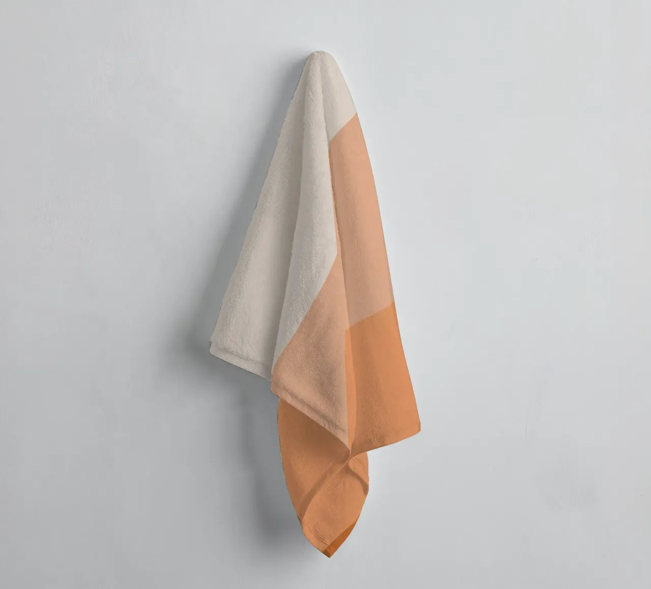 Paesaggio Giornata minimalista asciugamano da bagno da Bartosz Powalka