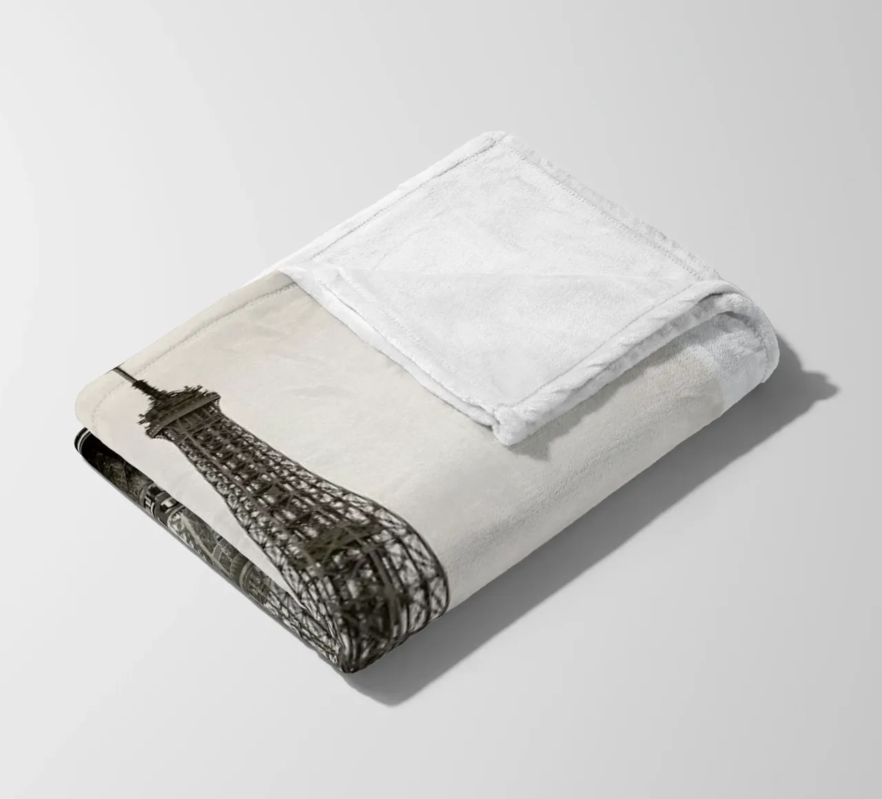 Eiffel Tower coperta in pile da METROPOLIS