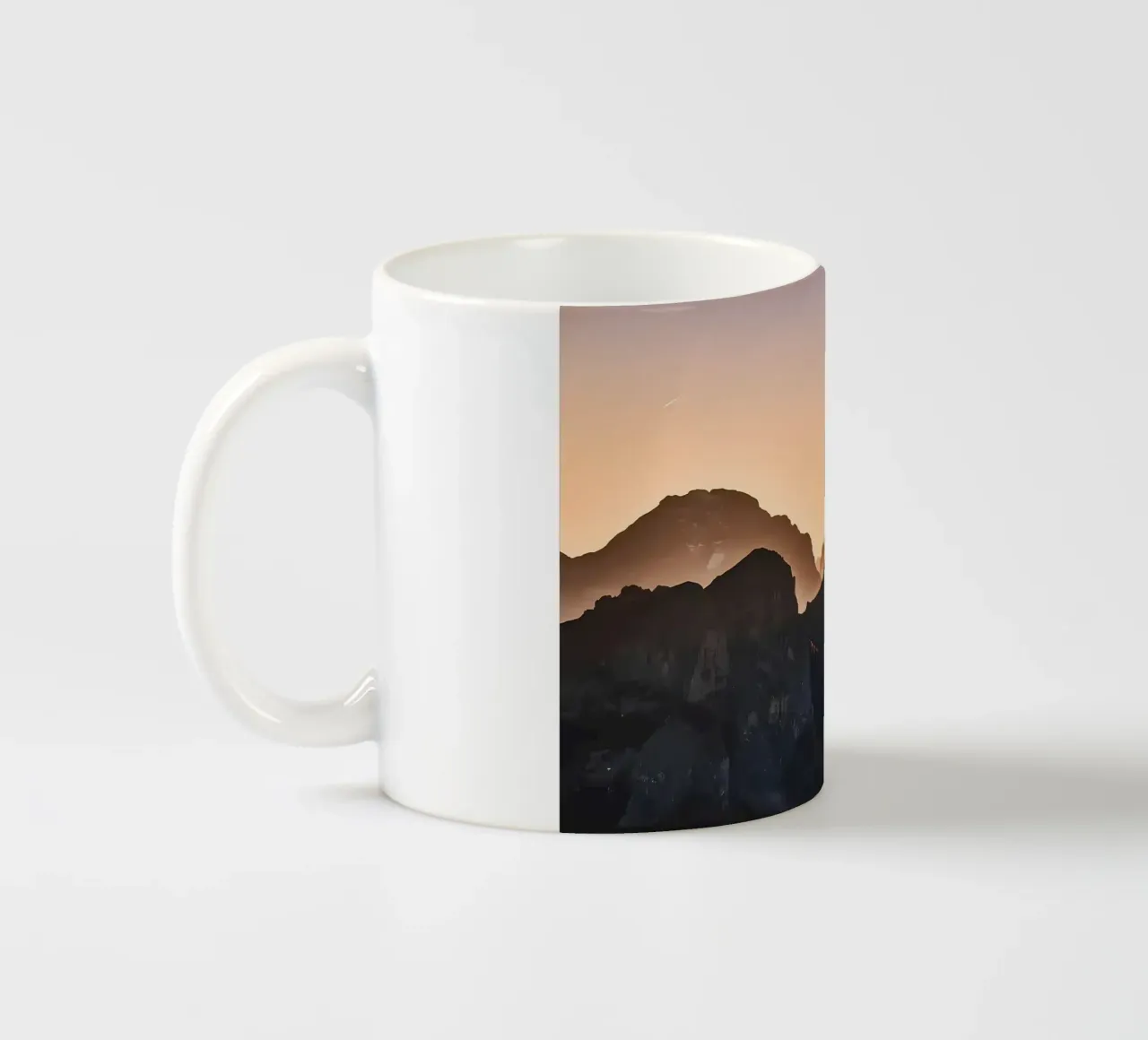 Berg 151 Keramik Tasse von Matthew Katz