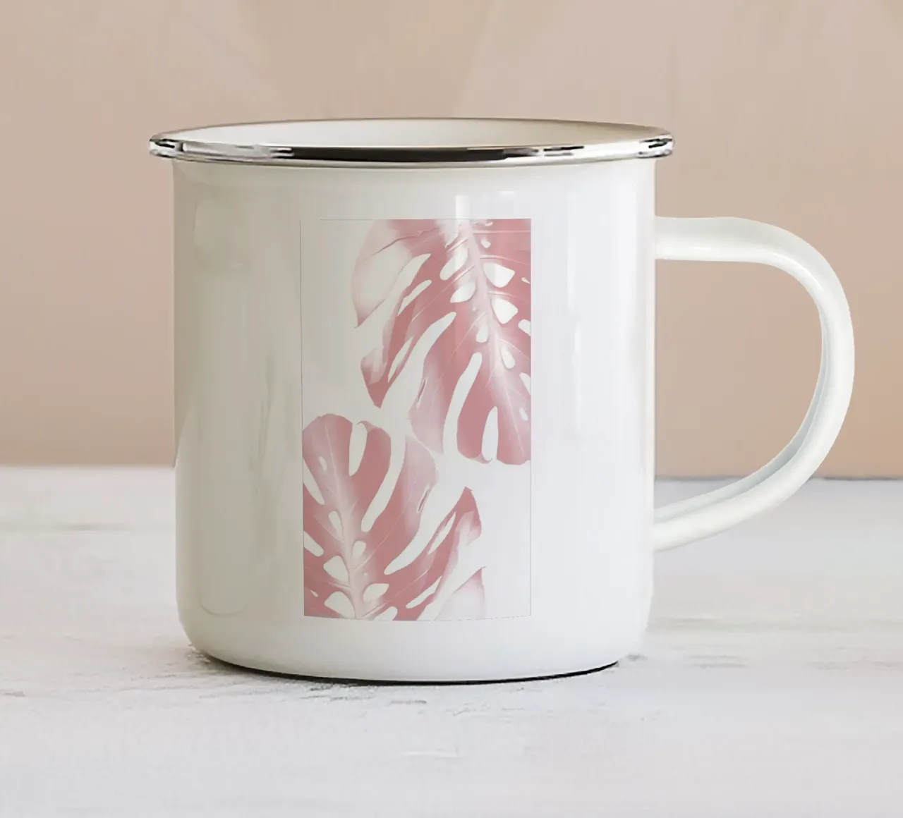 Foglie di Monstera rosa brillante tazza in smalto da Nicholas Campbell